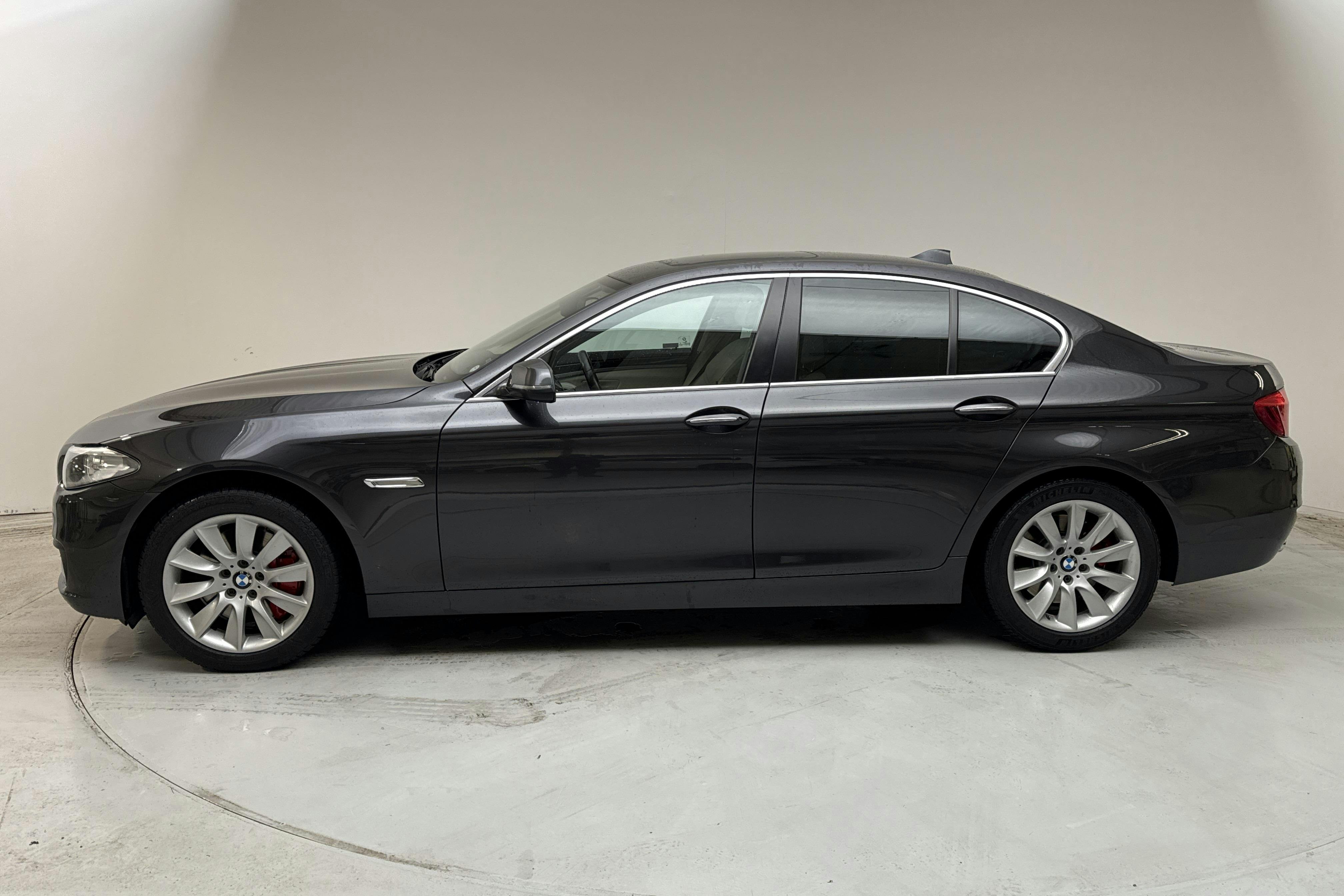 Presentation photo 2 of 16: BMW 530d xDrive Sedan, F10 (258hk) - 165 690 km - Automatic - gray - 2015