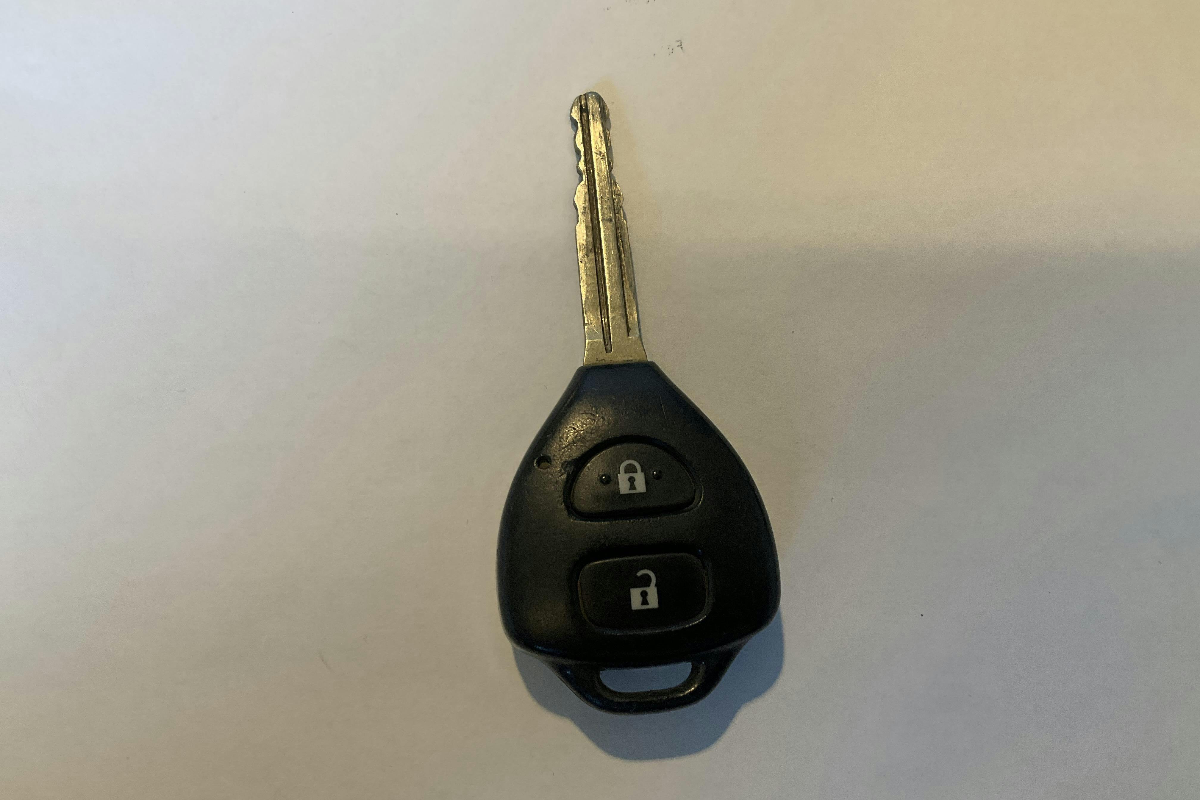 Presentation photo 12 of 12: Toyota Hilux 2.5 D-4D 4WD (120hk) - 211 890 km - Manual - white - 2007