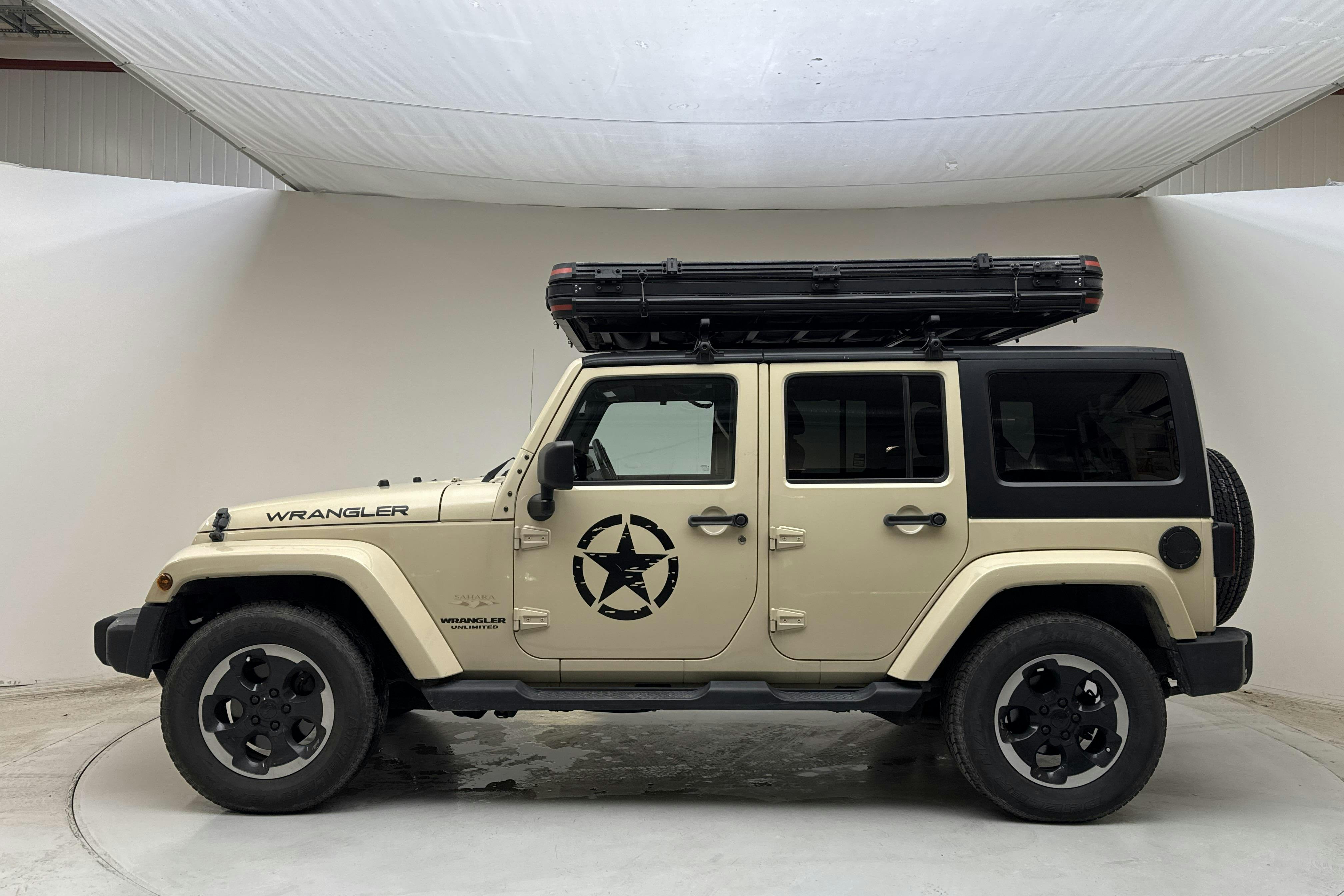 Presentation photo 2 of 15: Jeep Wrangler Unlimited 3.8 (199hk) - 117 600 km - Automatic - Light Brown - 2011