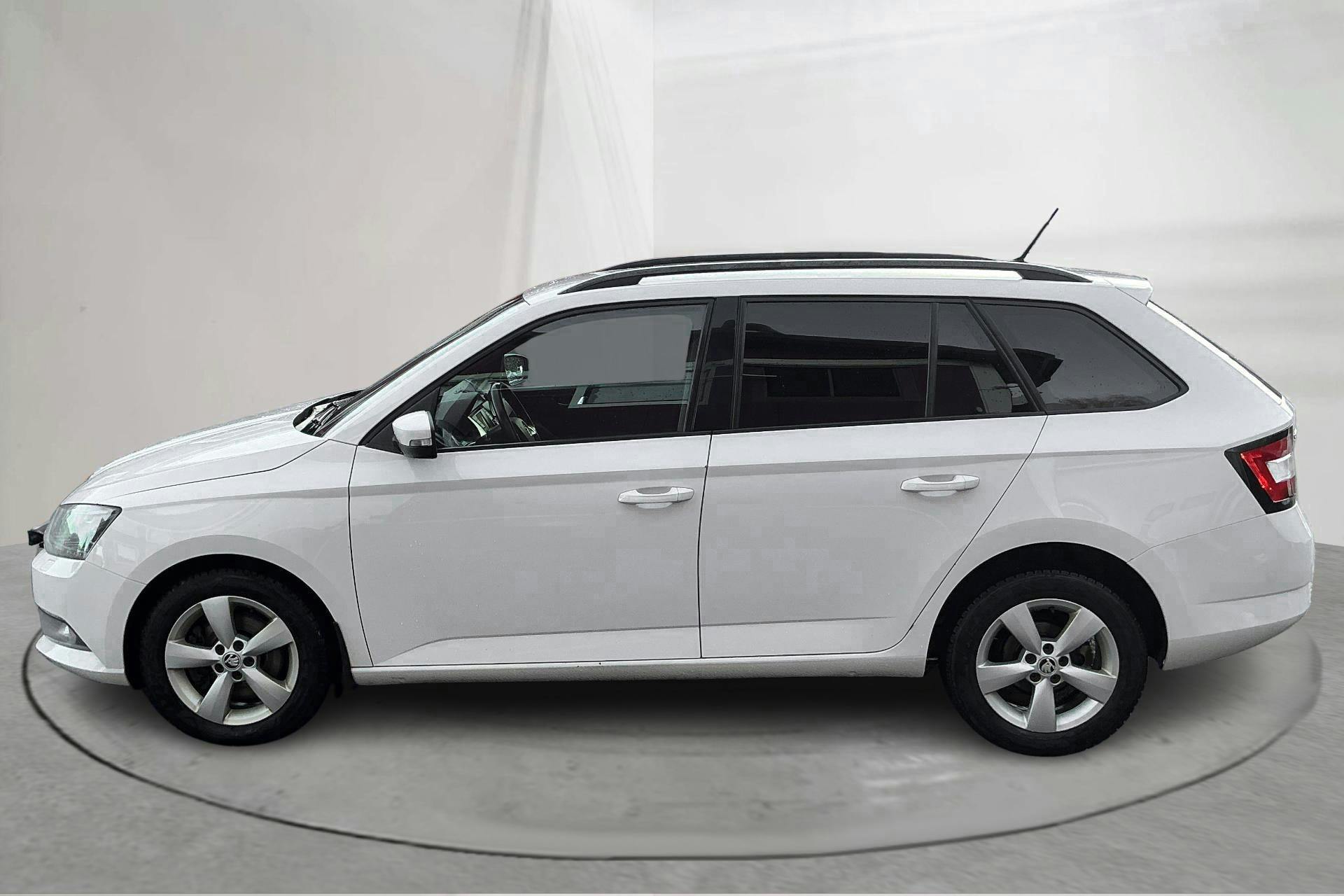 Esitlusfoto 2 aadressil 13: Skoda Fabia 1.2 TSI Kombi (110hk) - 513 500 km - Automaatne - valge - 2015