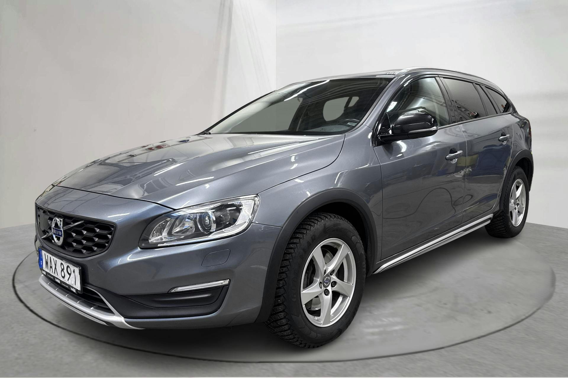 Volvo V60 D4 Cross Country AWD (190hk) - 15 617 mil - Automat - grå - 2017
