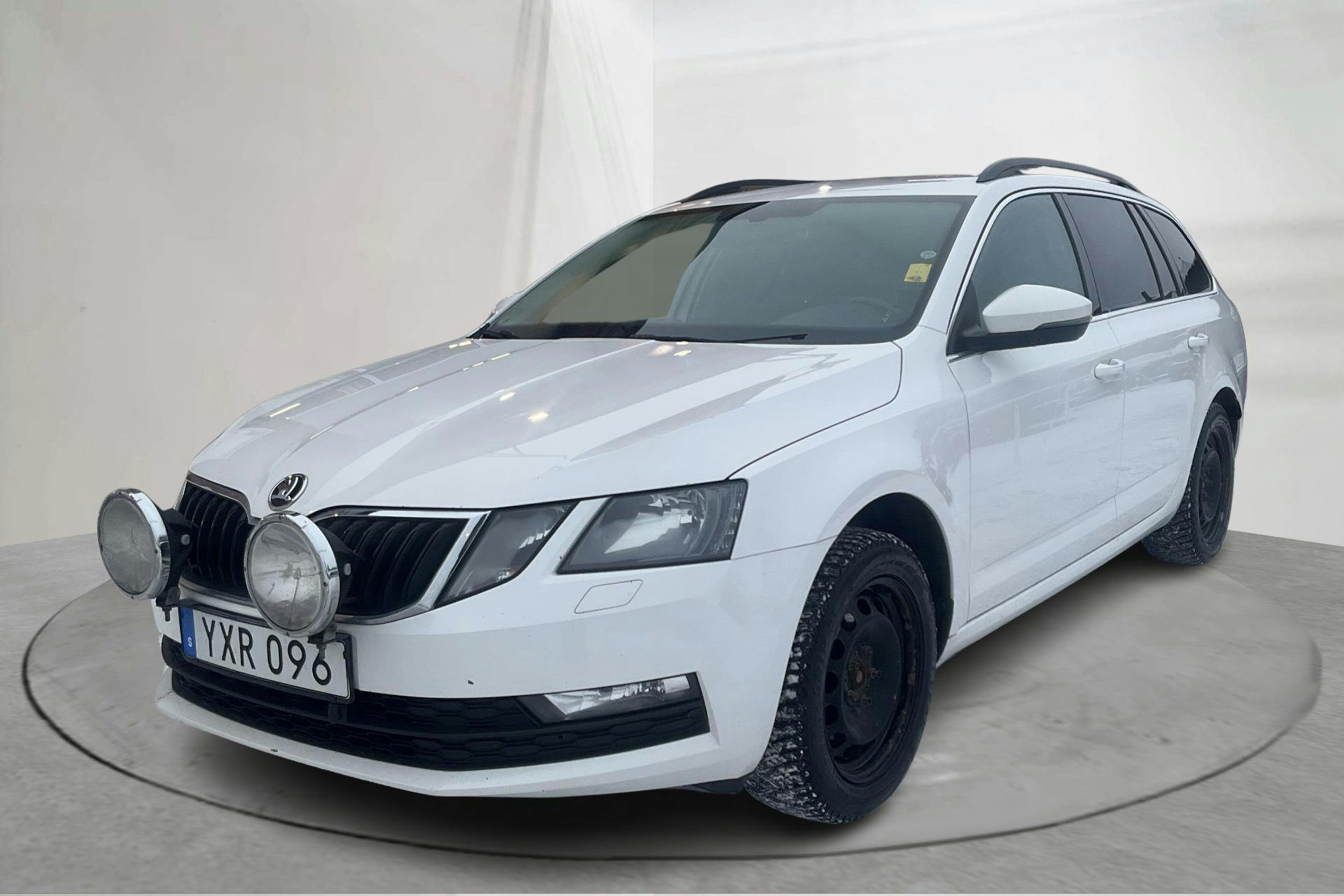 Presentation photo 1 of 15: Skoda Octavia III 2.0 TDI Combi 4x4 (150hk) - 185 820 km - Automatic - white - 2019