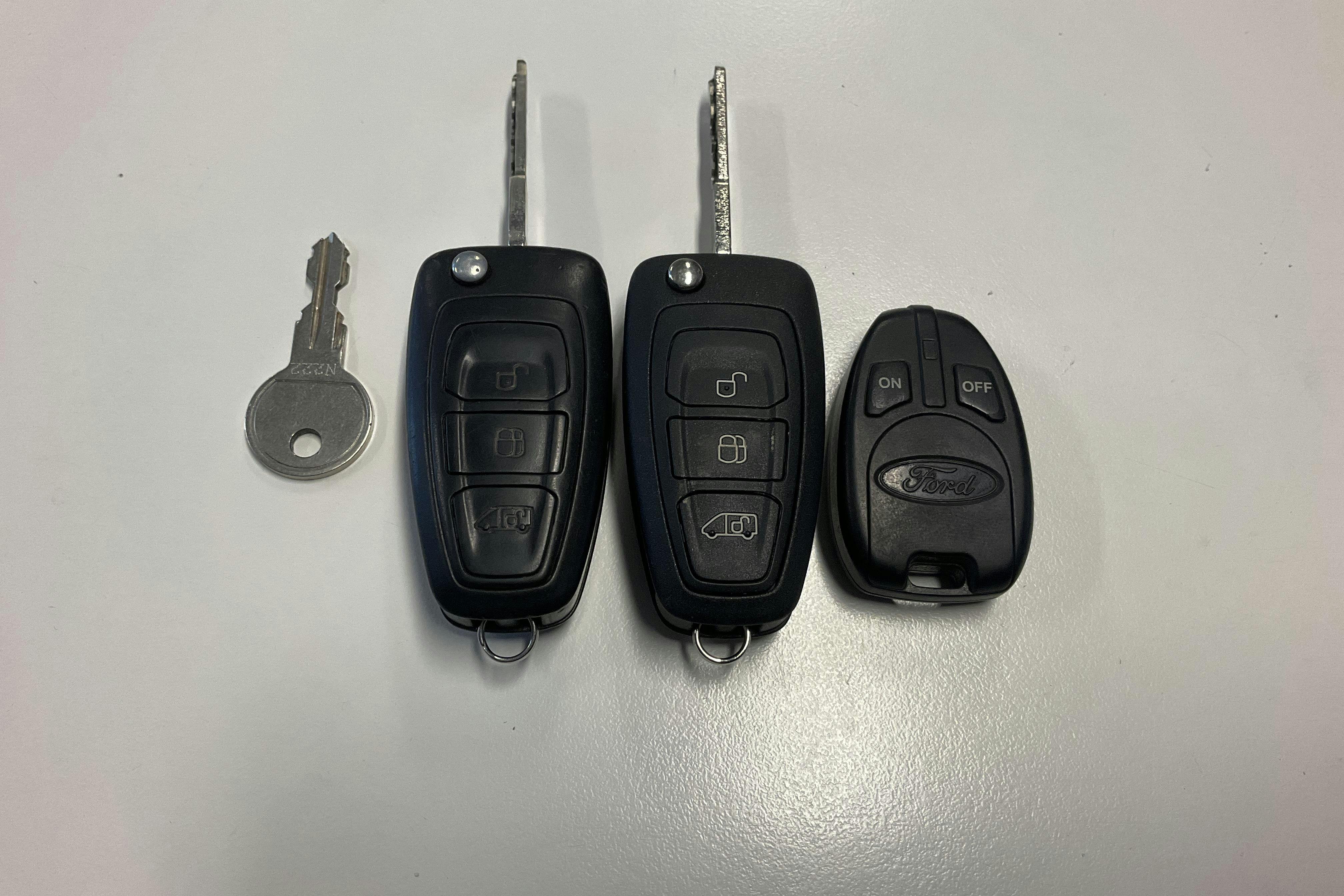 Esittelykuva 15 osoitteesta 15: Ford Transit 350 2.0 TDCi 2WD Skåp (130hk) - 166 390 km - Manuaalinen - valkoinen - 2017