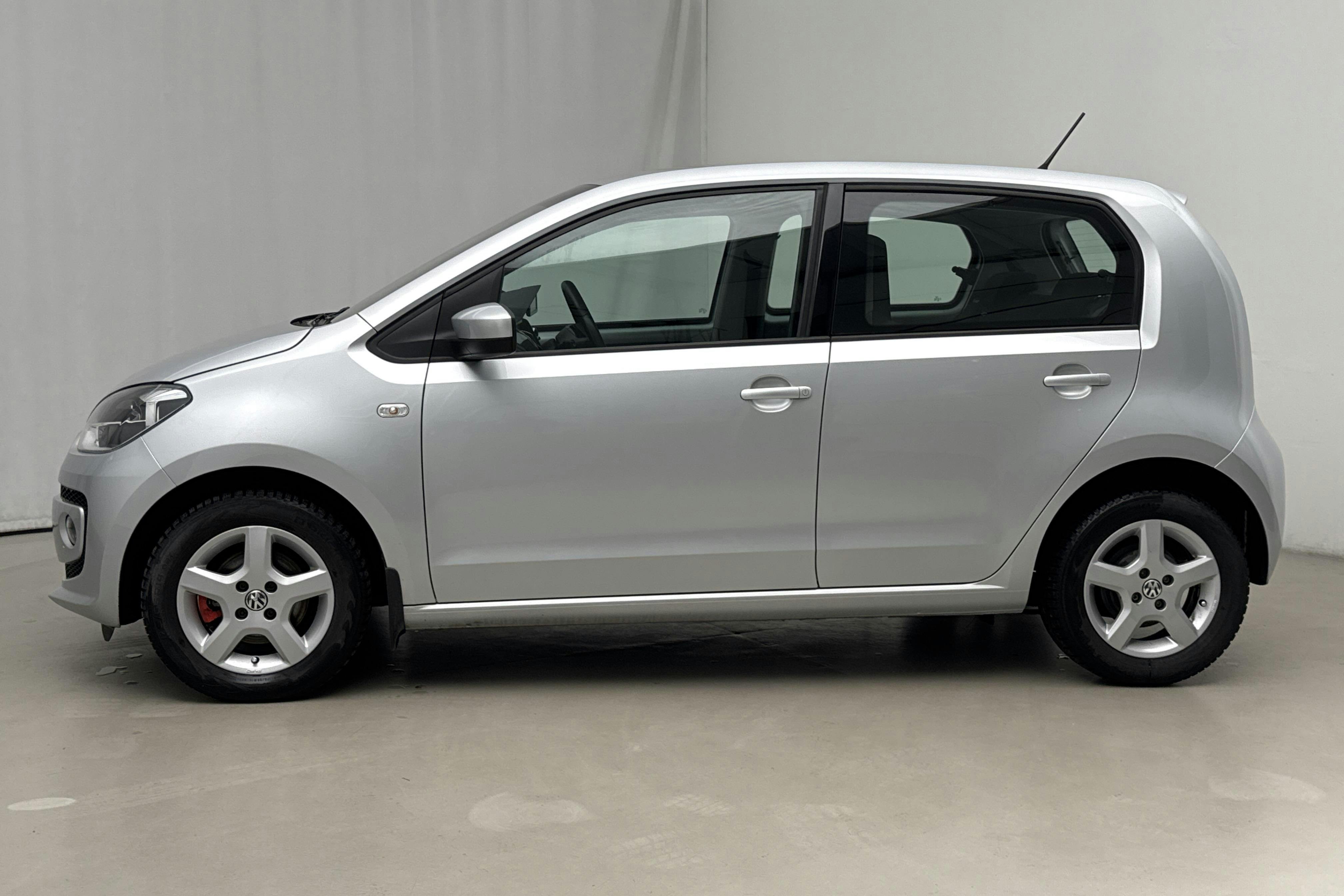 Esitlusfoto 2 aadressil 18: VW up! 1.0 5dr (75hk) - 91 310 km - Käsitsi - hõbe - 2016