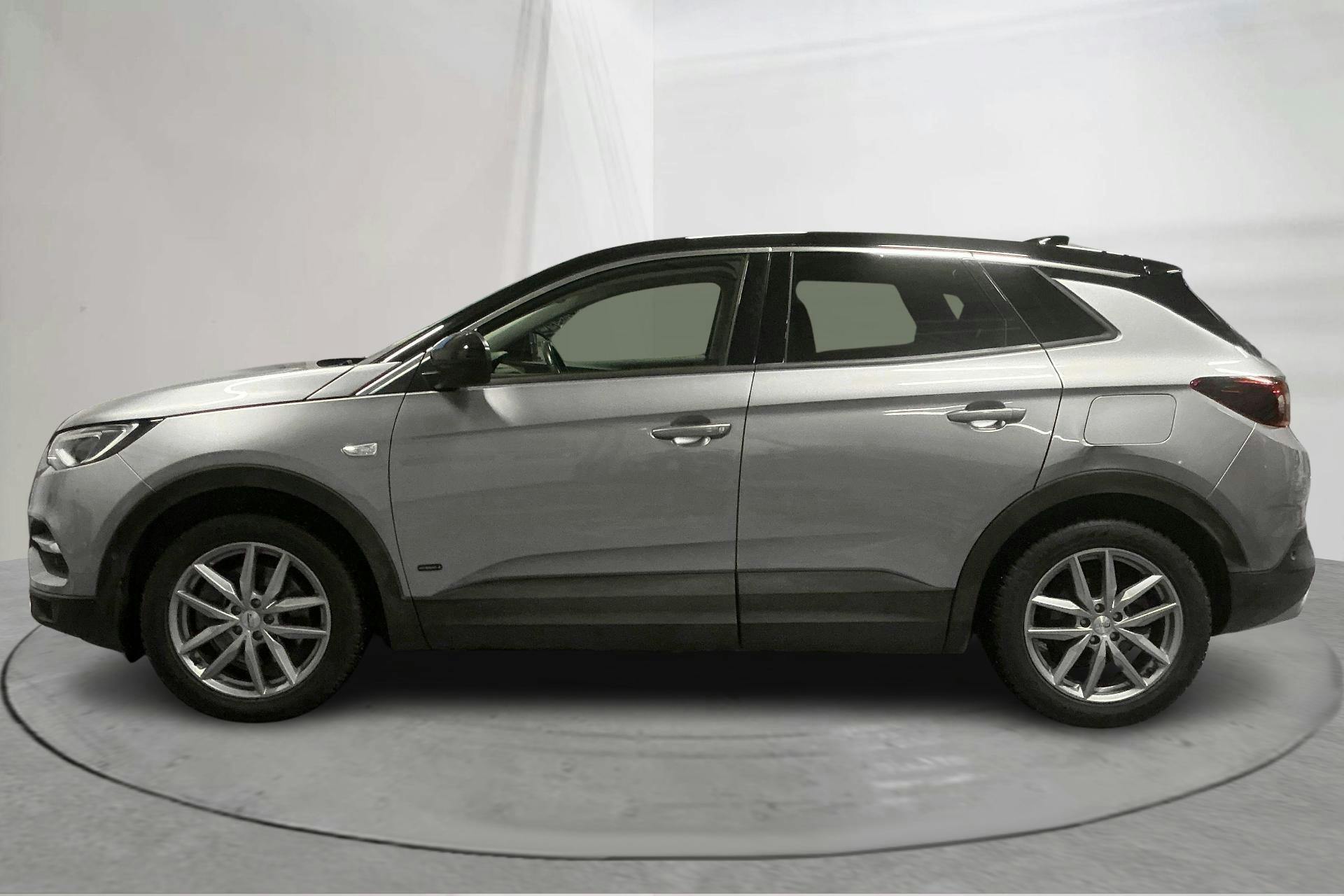 Presentation photo 2 of 16: Opel Grandland X 1.6 AWD PHEV (300hk) - 41 680 km - Automatic - gray - 2021
