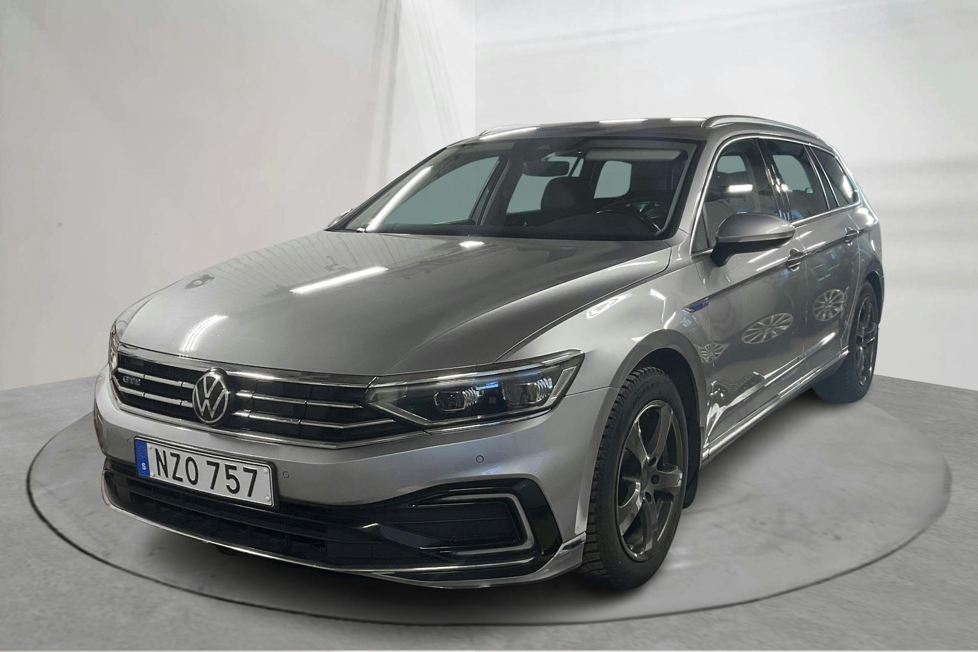 Presentation photo 1 of 18: VW Passat 1.4 GTE Sportscombi (218hk) - 136 620 km - Automatic - silver - 2021
