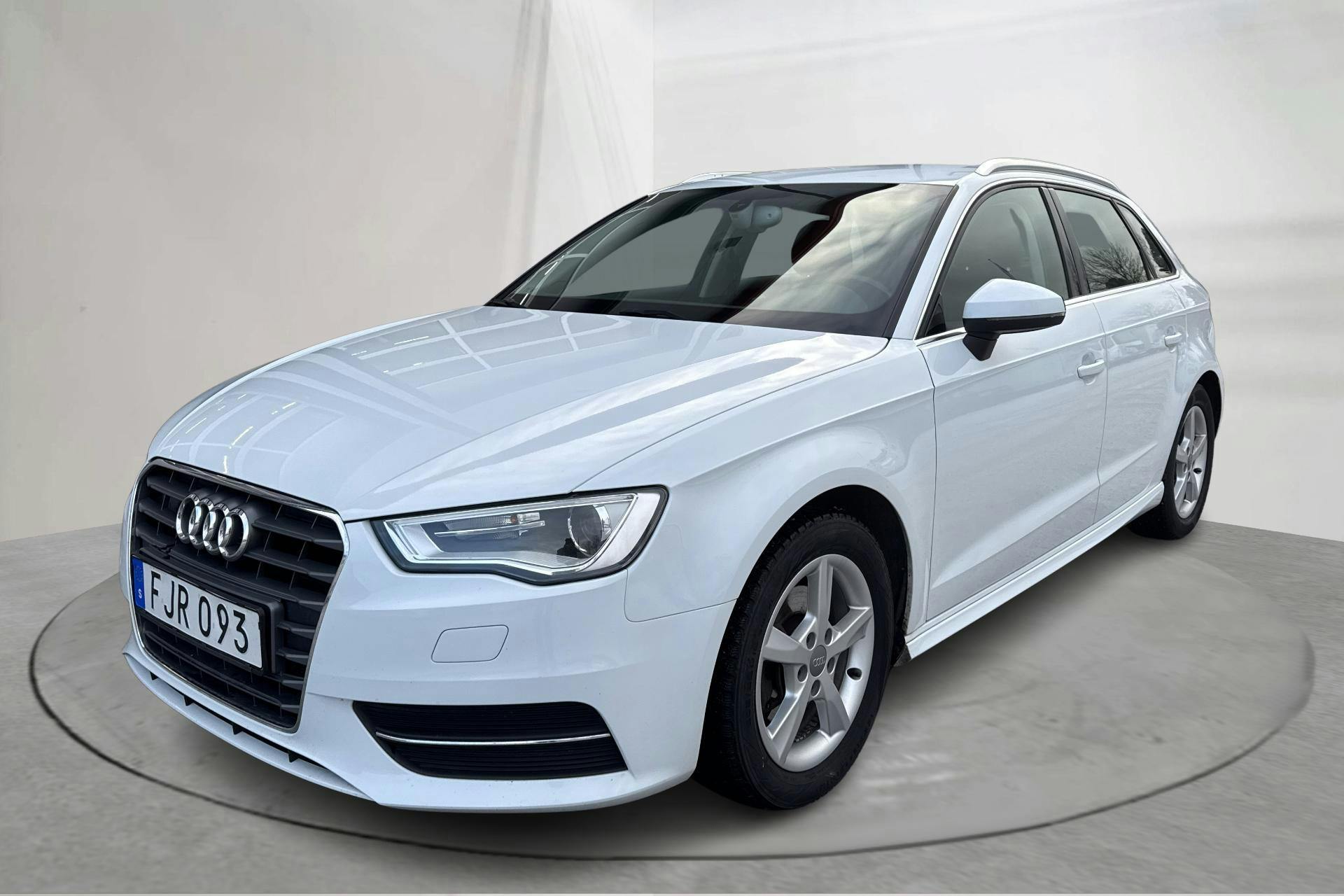 Audi A3 1.6 TDI Ultra Sportback (110hk) - 13 735 mil - Manuell - vit - 2015