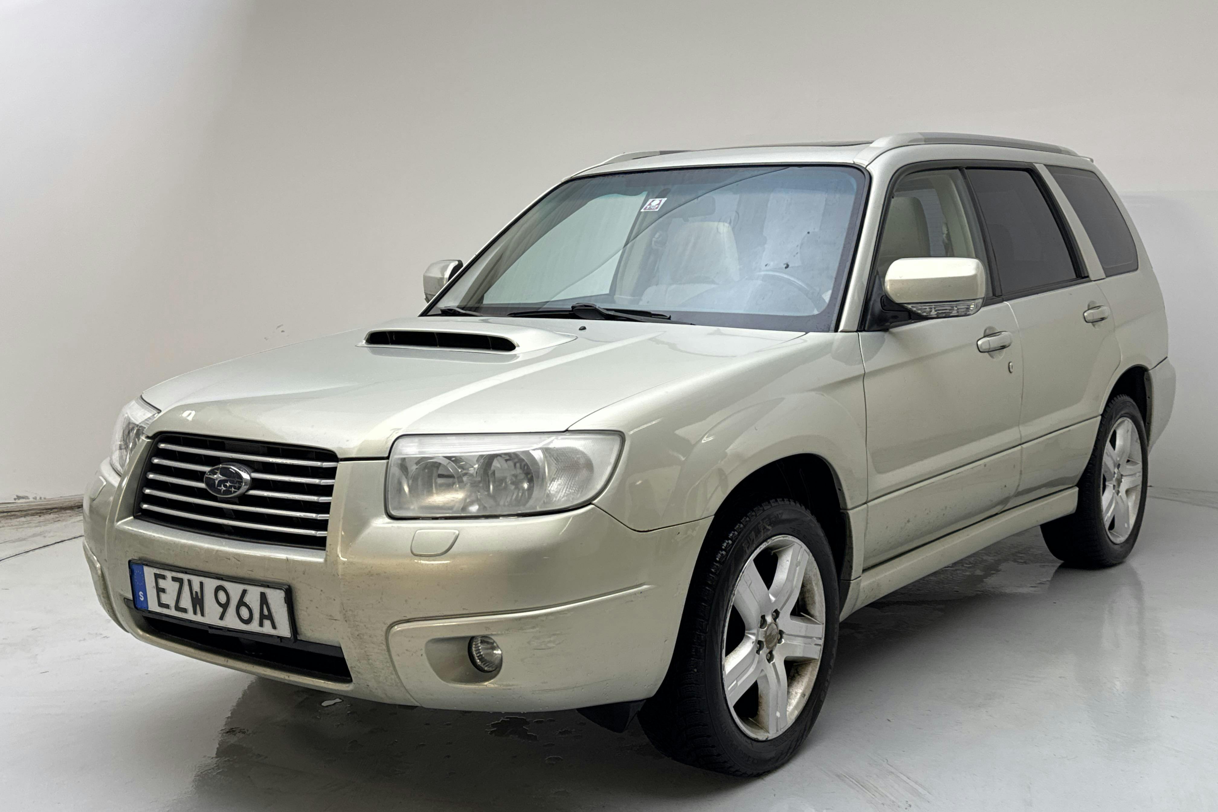 Presentation photo 1 of 13: Subaru Forester 2.5 XT (230hk) - 176 340 km - Automatic - silver - 2007