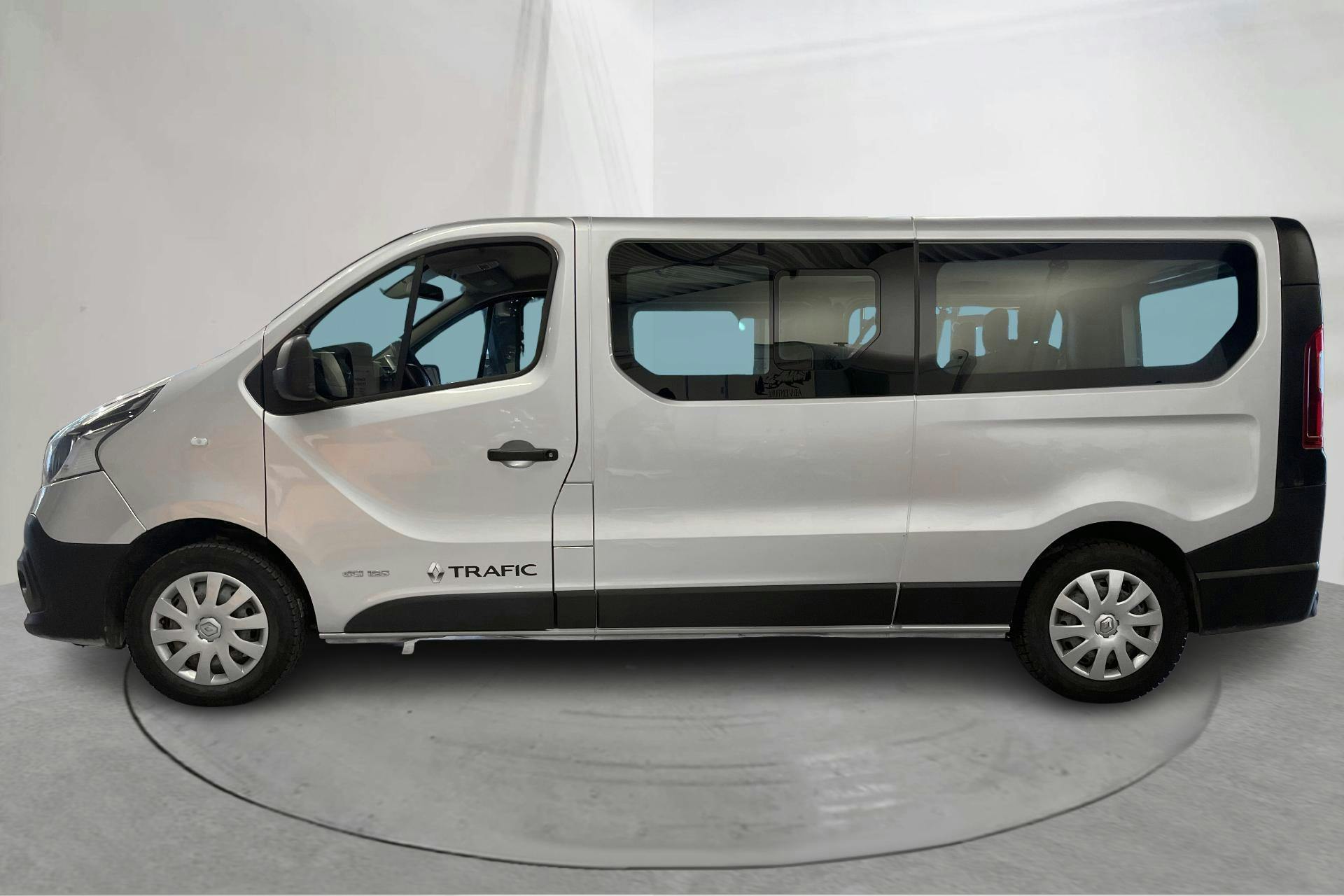 Presentation photo 2 of 16: Renault Trafic 1.6 dCi Buss (125hk) - 216 940 km - Manual - silver - 2017