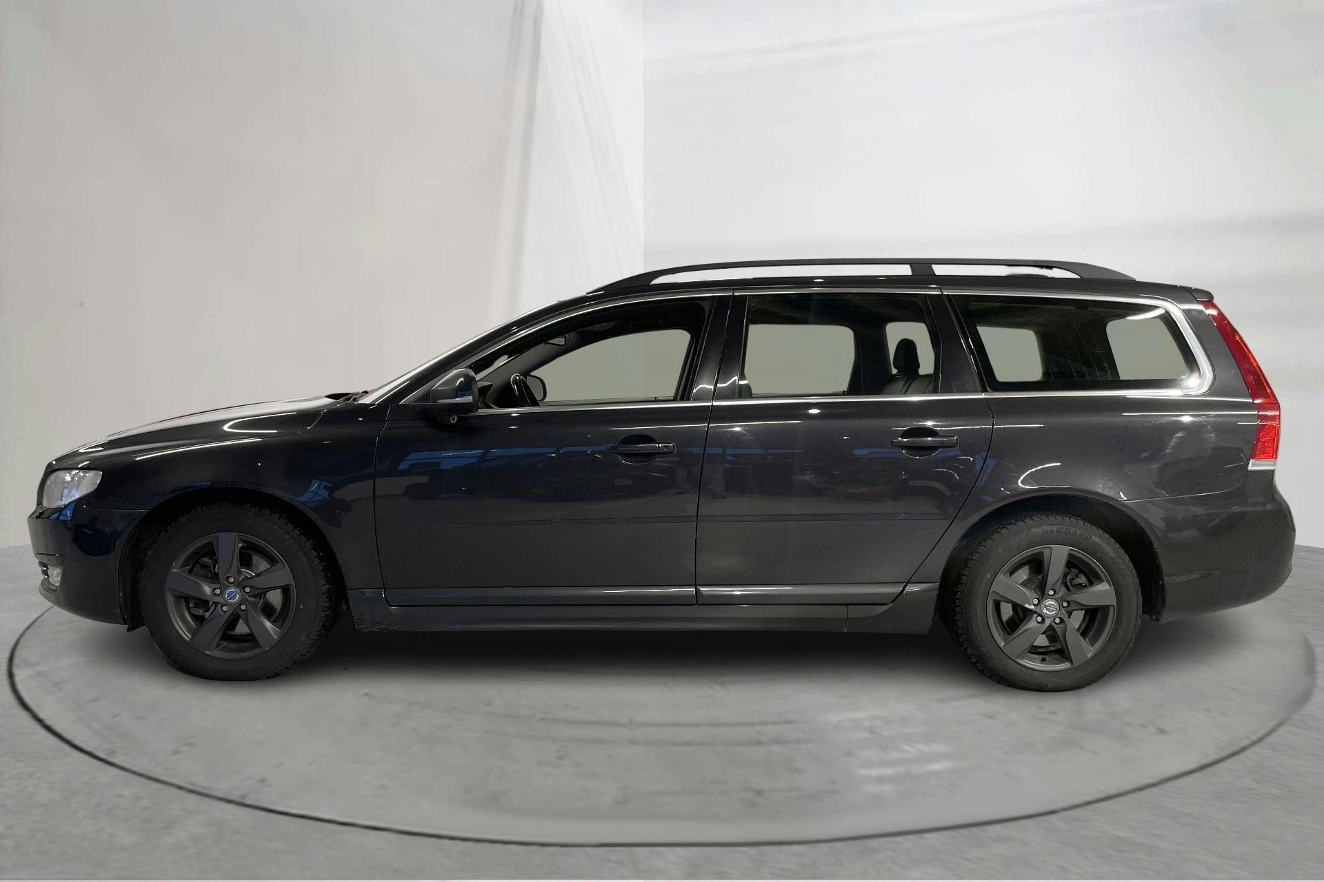 Presentation photo 2 of 14: Volvo V70 II D4 (181hk) - 272 550 km - Automatic - gray - 2015