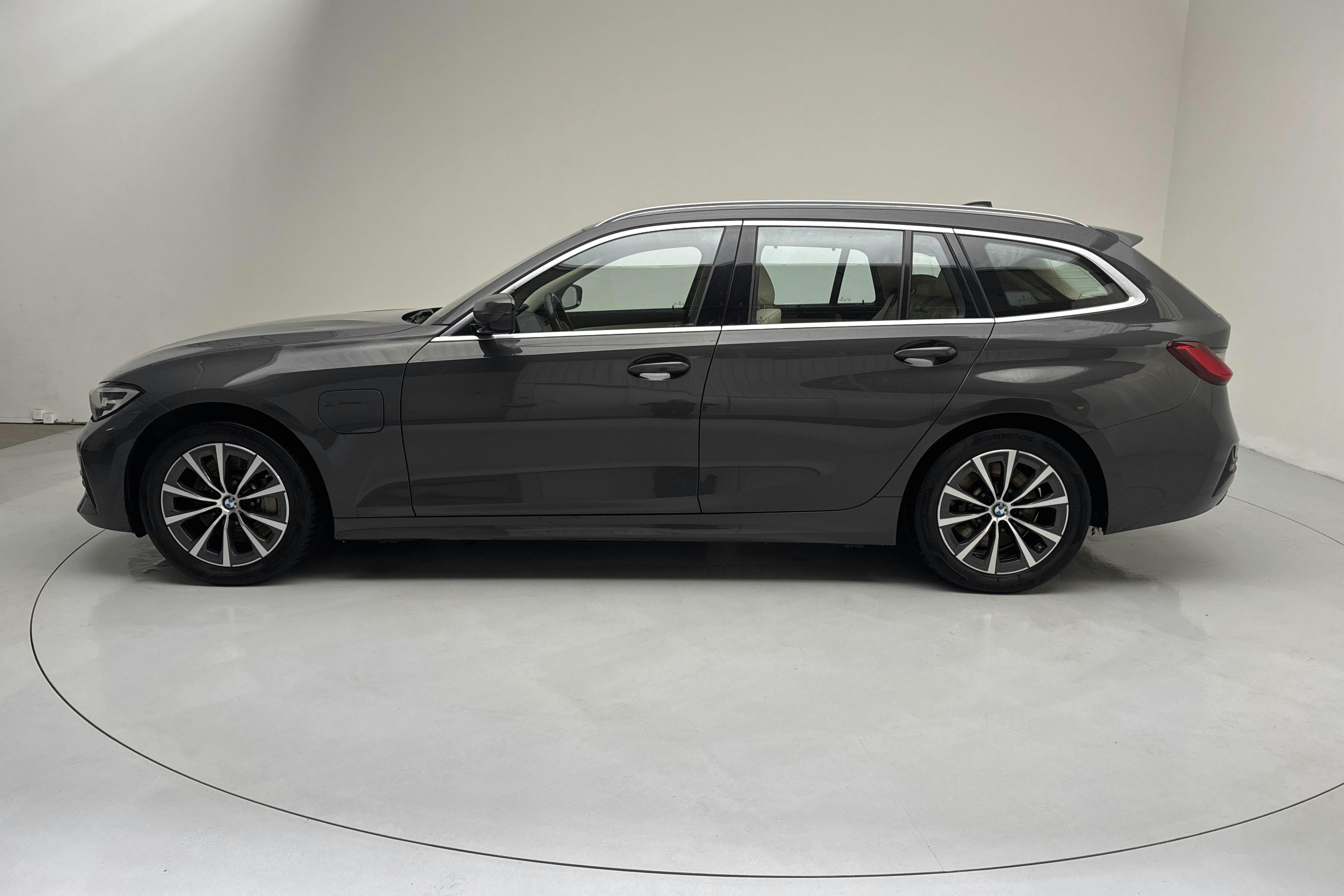 Presentation photo 2 of 20: BMW 330e Touring, G21 (292hk) - 56 190 km - Automatic - gray - 2021