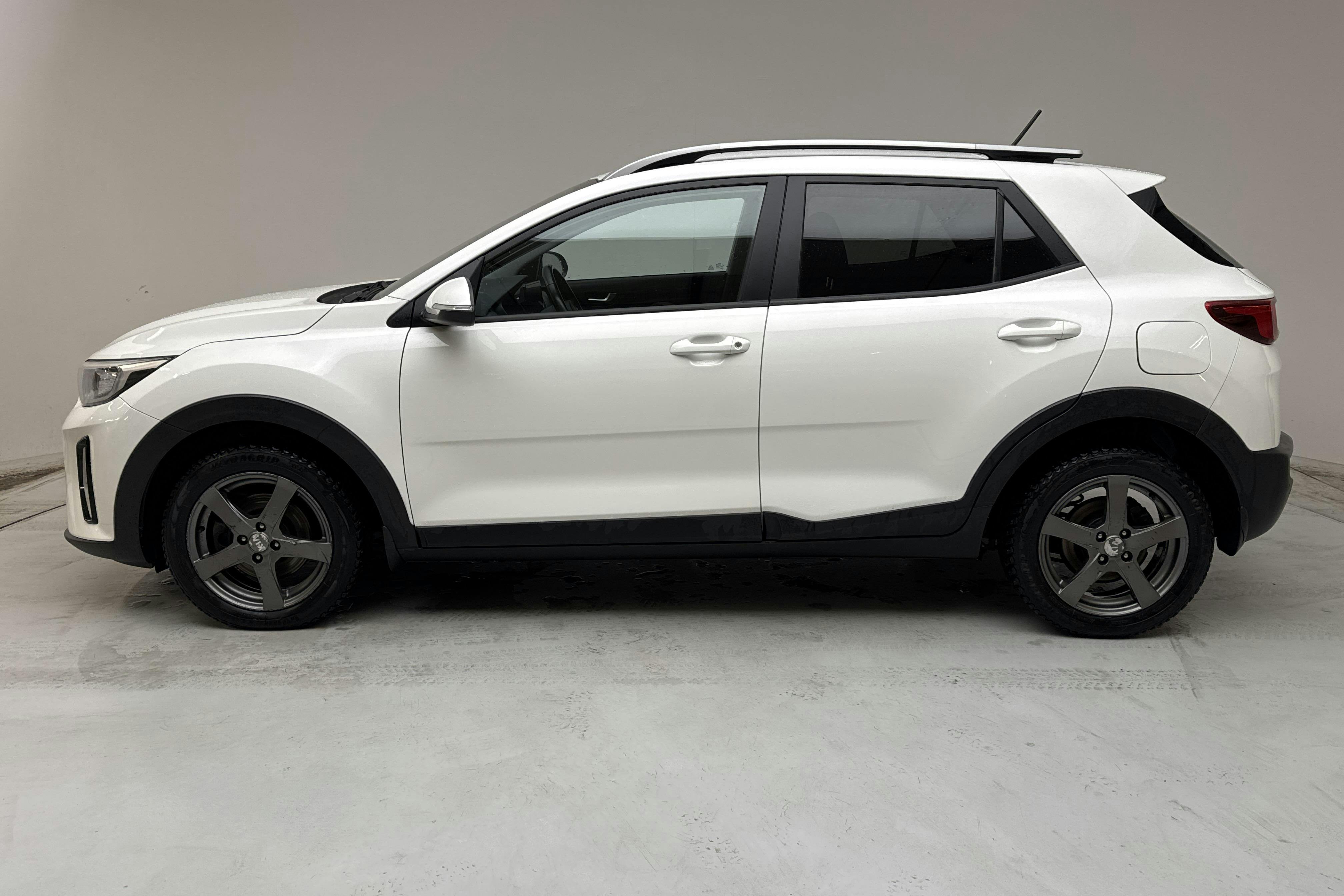 Presentation photo 2 of 13: KIA Stonic 1.0 T-GDi 48V (120hk) - 155 530 km - Automatic - white - 2021