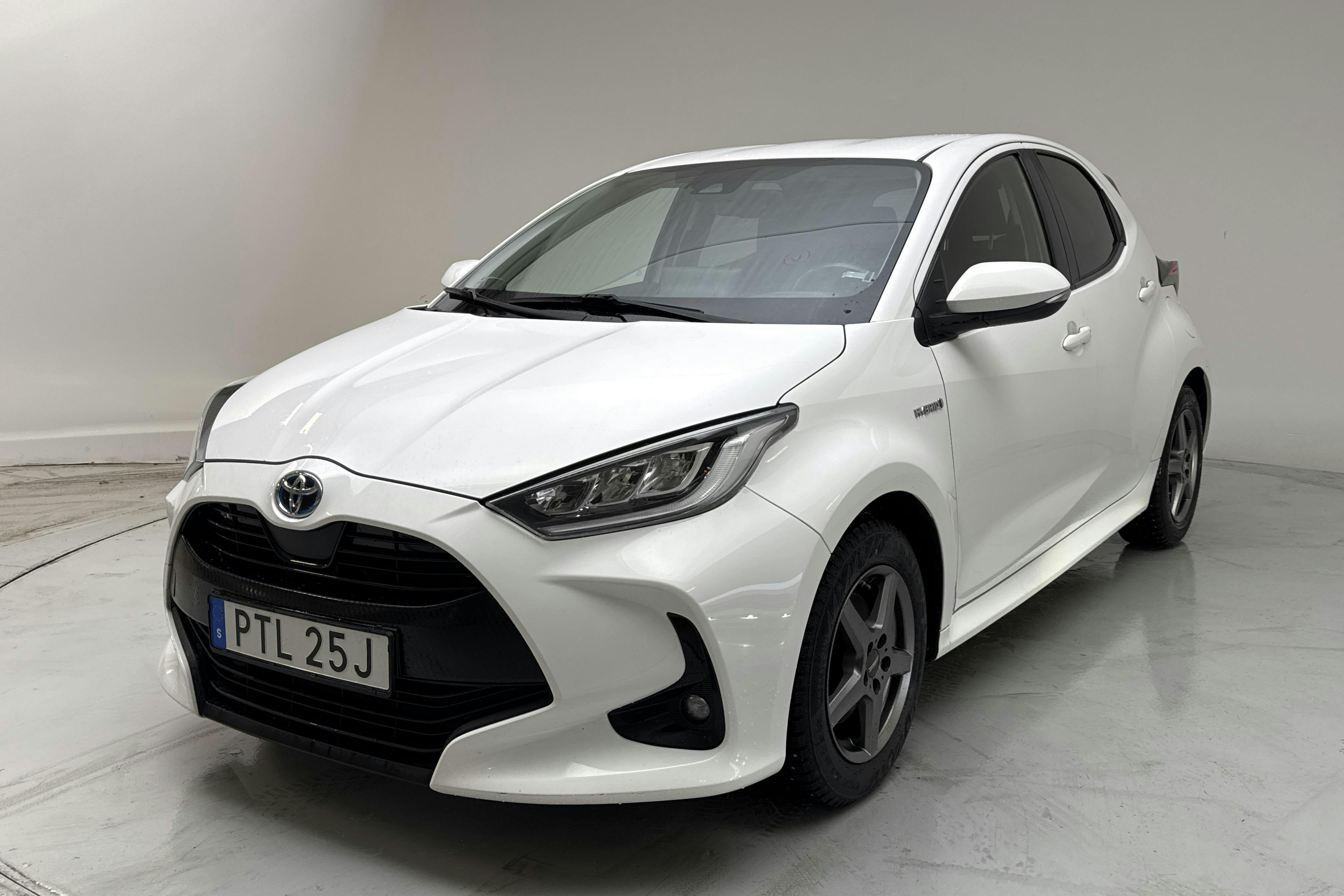 Presentation photo 1 of 14: Toyota Yaris 1.5 Hybrid 5dr (116hk) - 109 020 km - Automatic - white - 2021