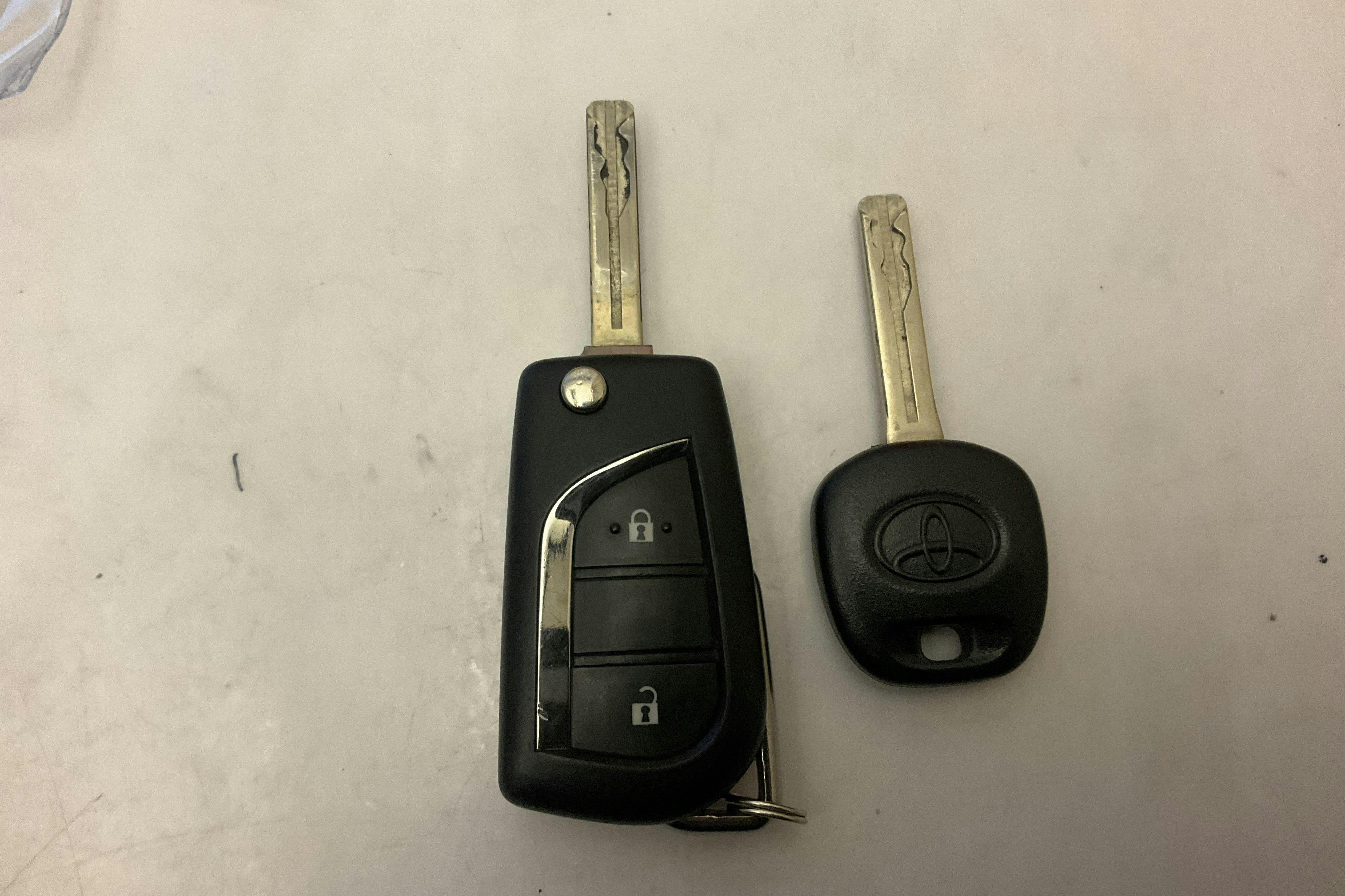 Presentation photo 14 of 14: Toyota Yaris 1.5 Hybrid 5dr (116hk) - 109 020 km - Automatic - white - 2021