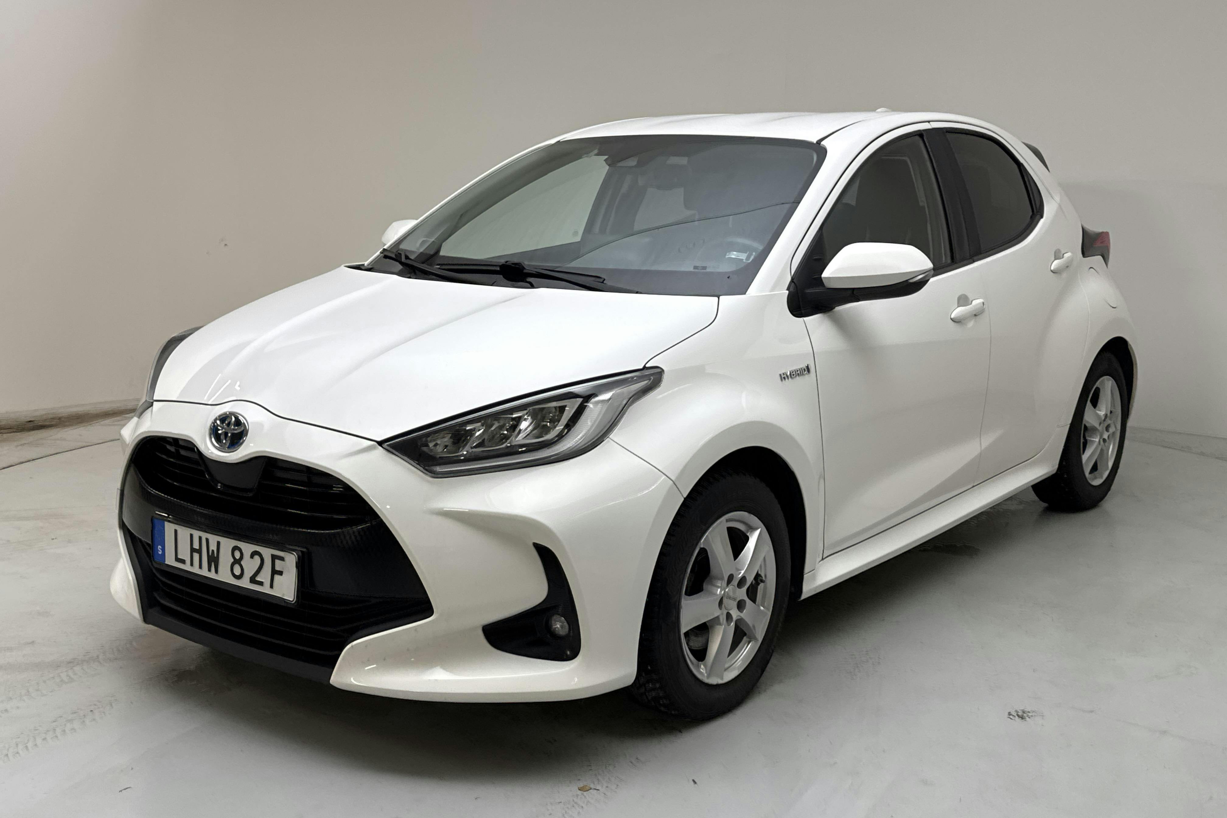Presentation photo 1 of 14: Toyota Yaris 1.5 Hybrid 5dr (116hk) - 102 920 km - Automatic - white - 2020
