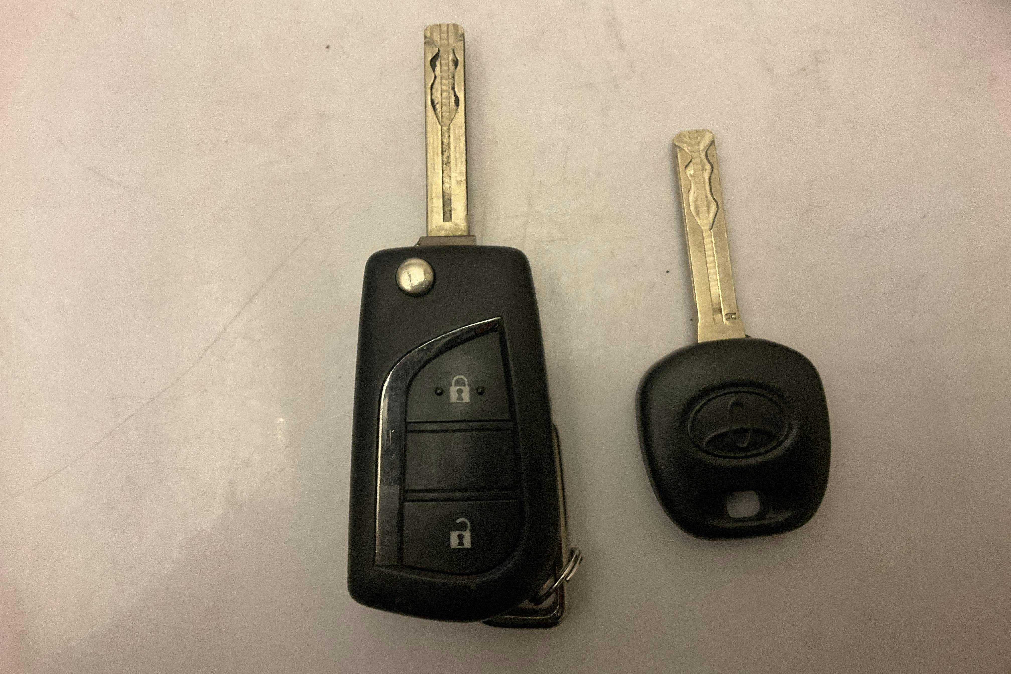 Presentation photo 14 of 14: Toyota Yaris 1.5 Hybrid 5dr (116hk) - 102 920 km - Automatic - white - 2020