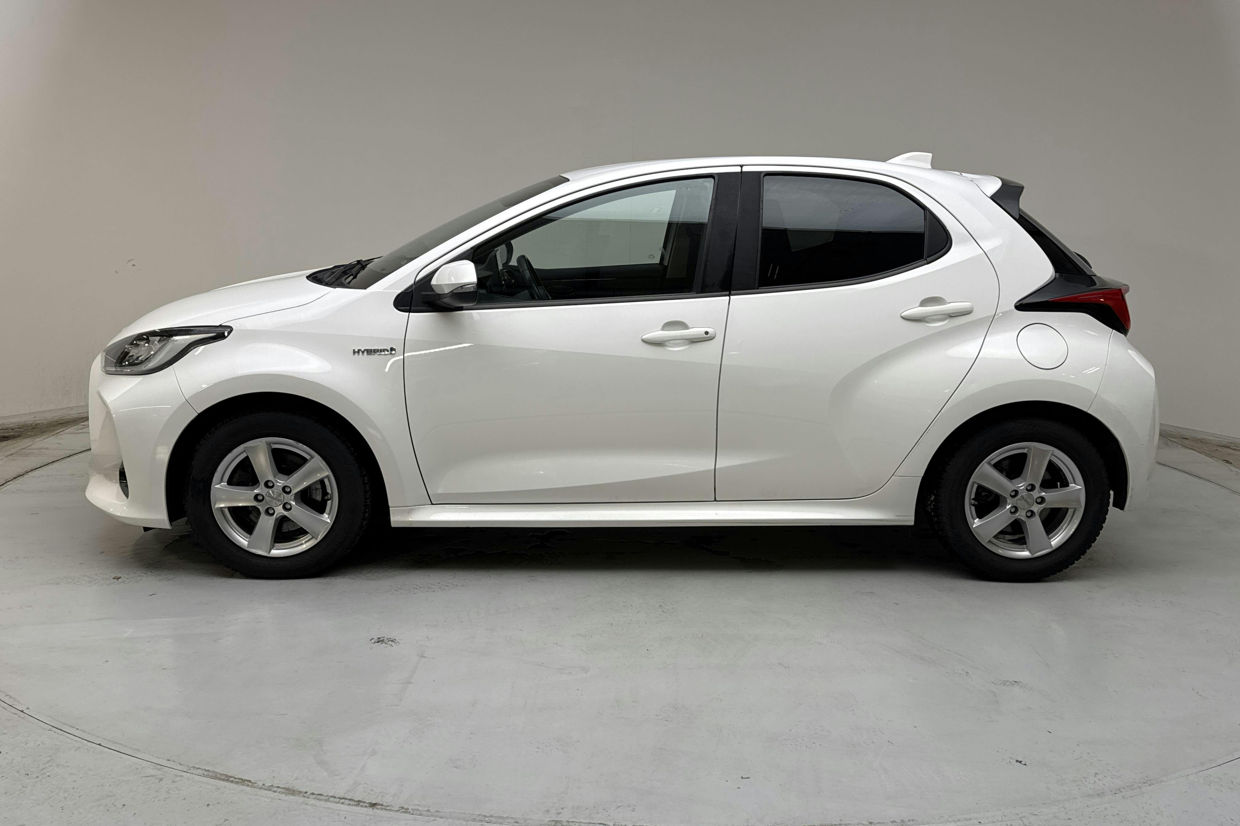 Presentation photo 2 of 14: Toyota Yaris 1.5 Hybrid 5dr (116hk) - 102 920 km - Automatic - white - 2020