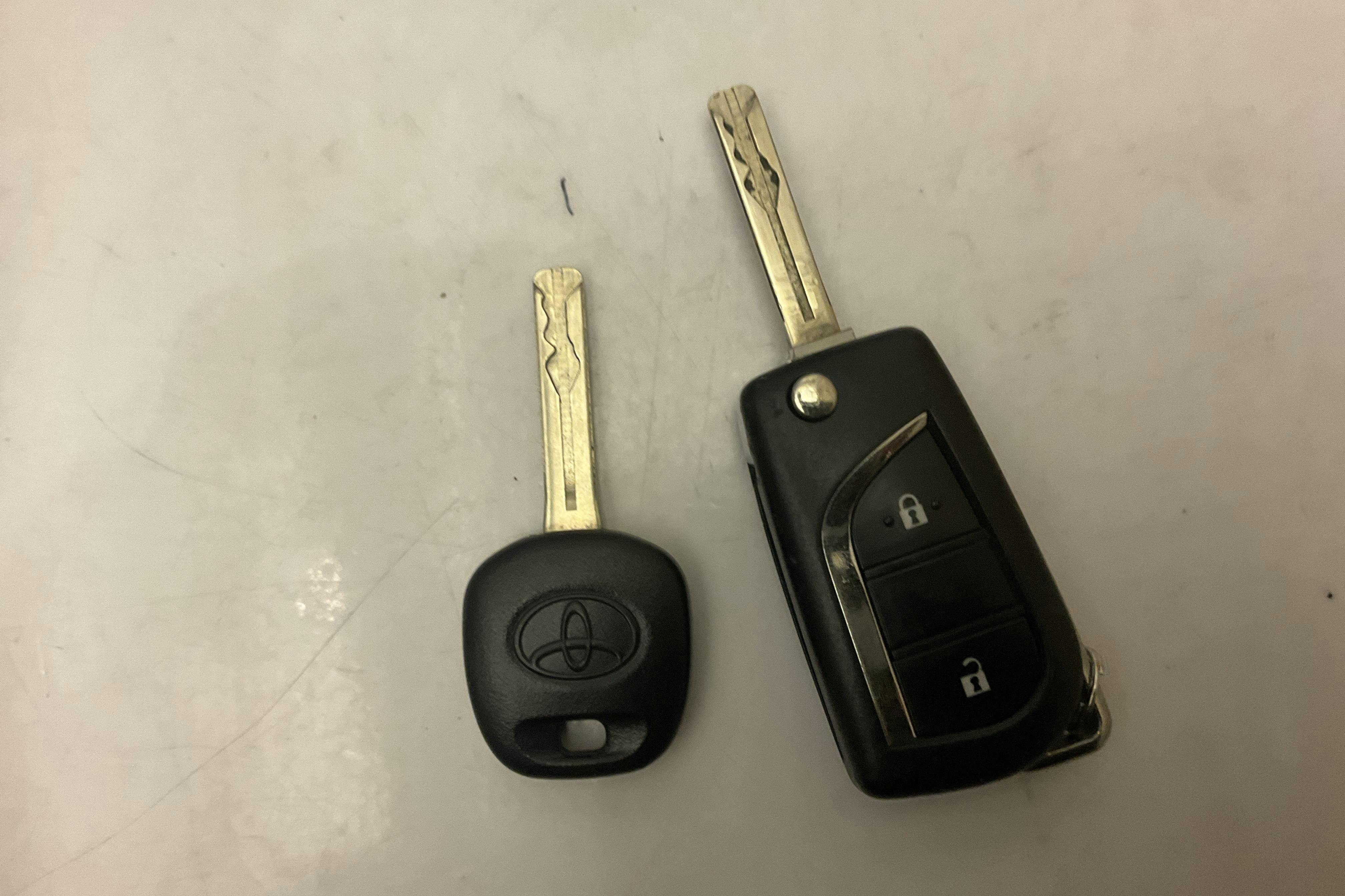 Presentation photo 14 of 14: Toyota Yaris 1.5 Hybrid 5dr (116hk) - 138 200 km - Automatic - white - 2021