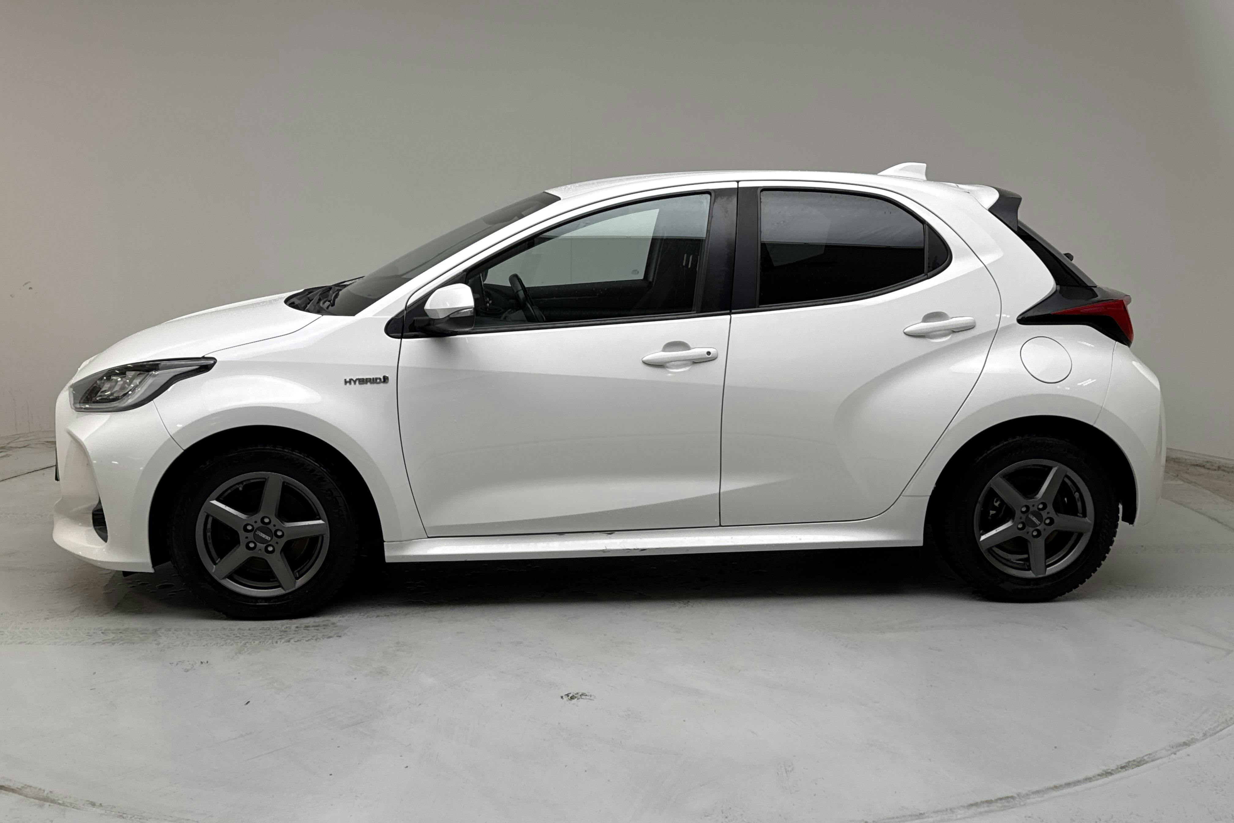 Presentation photo 2 of 14: Toyota Yaris 1.5 Hybrid 5dr (116hk) - 138 200 km - Automatic - white - 2021