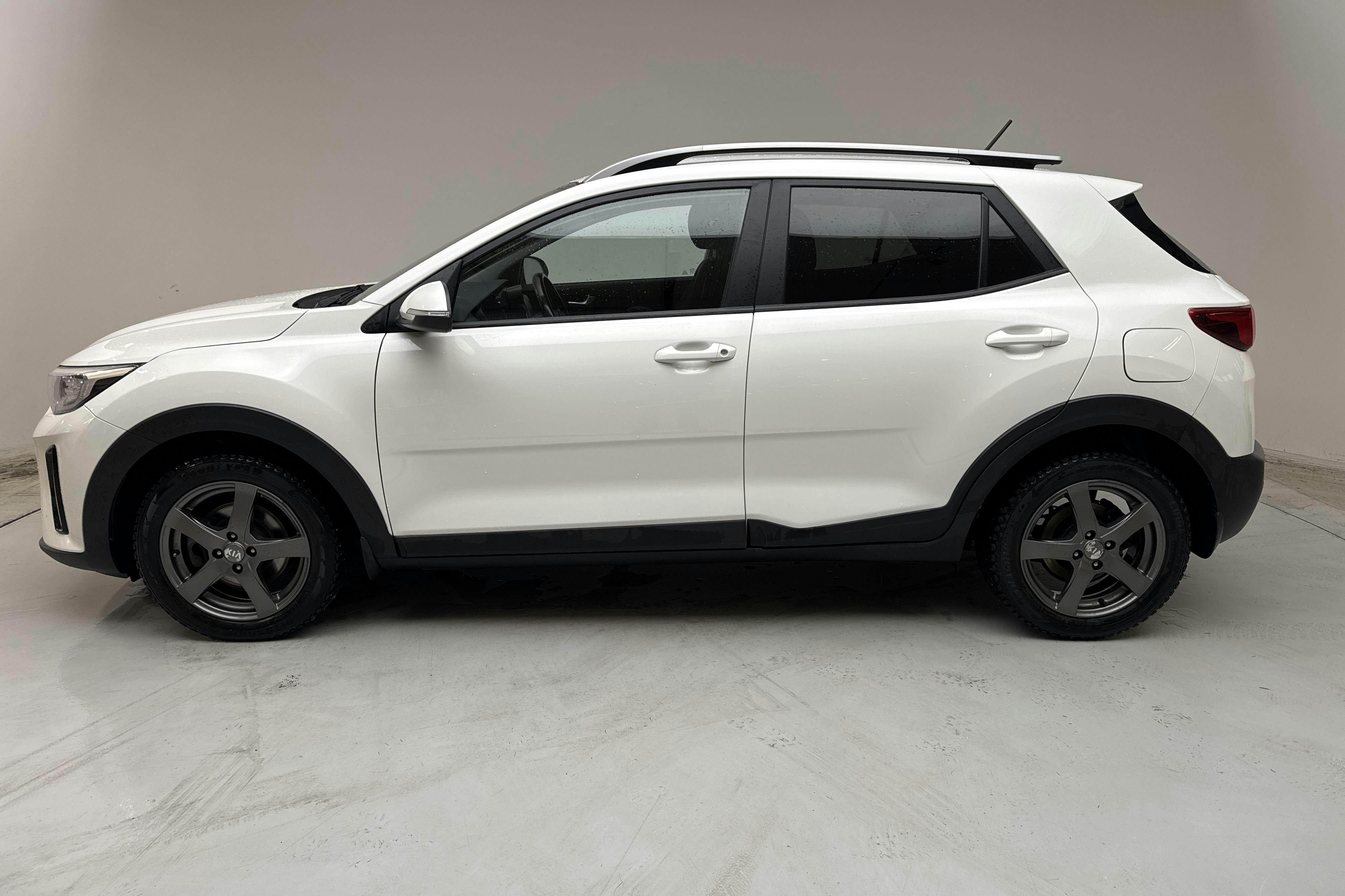 Presentation photo 2 of 14: KIA Stonic 1.0 T-GDi 48V (120hk) - 148 900 km - Automatic - white - 2021