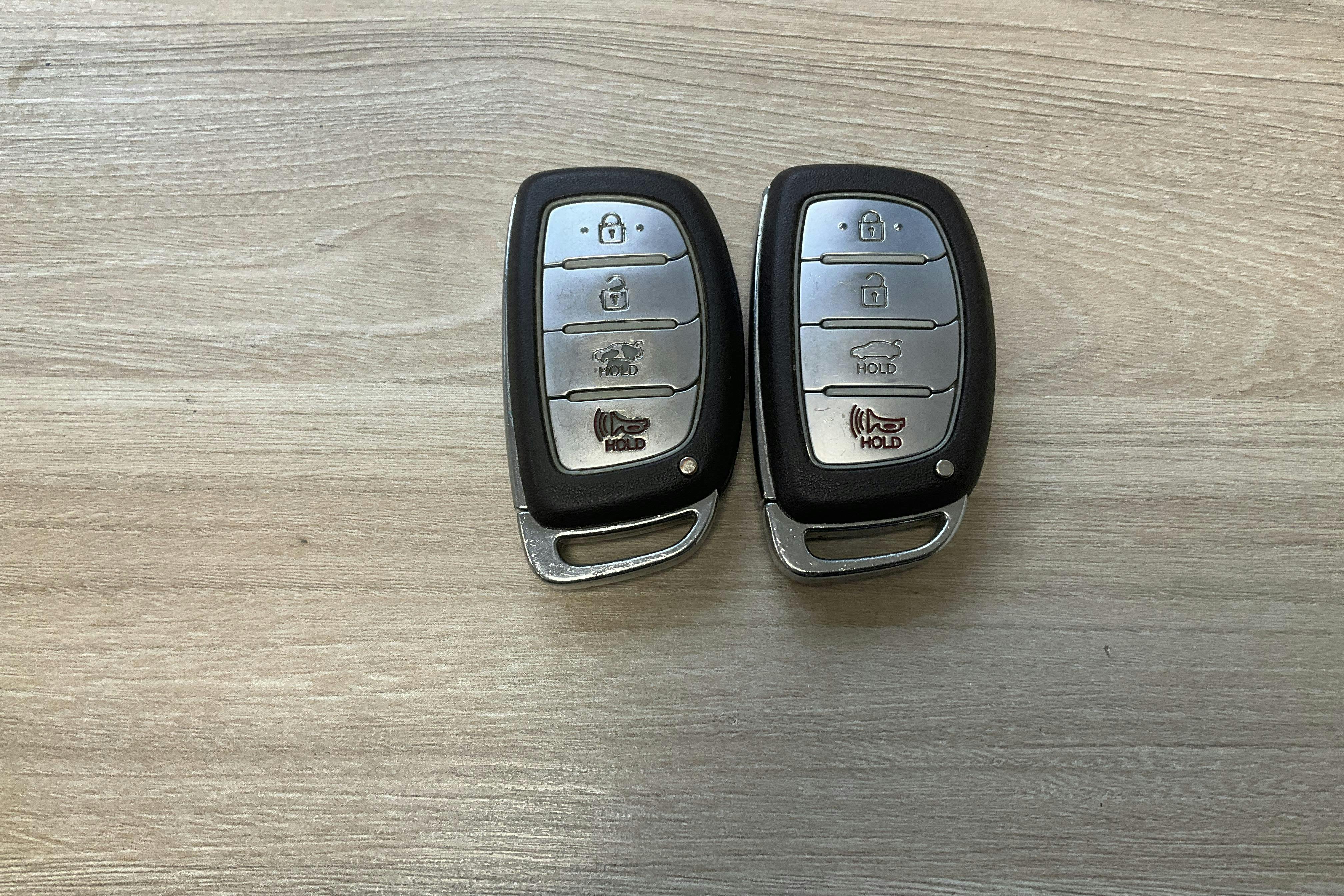 Zdjęcie prezentacyjne 15 z 15: Hyundai i40 1.7 CRDi Kombi (136hk) - 170 250 km - Automatyczna - szary - 2013