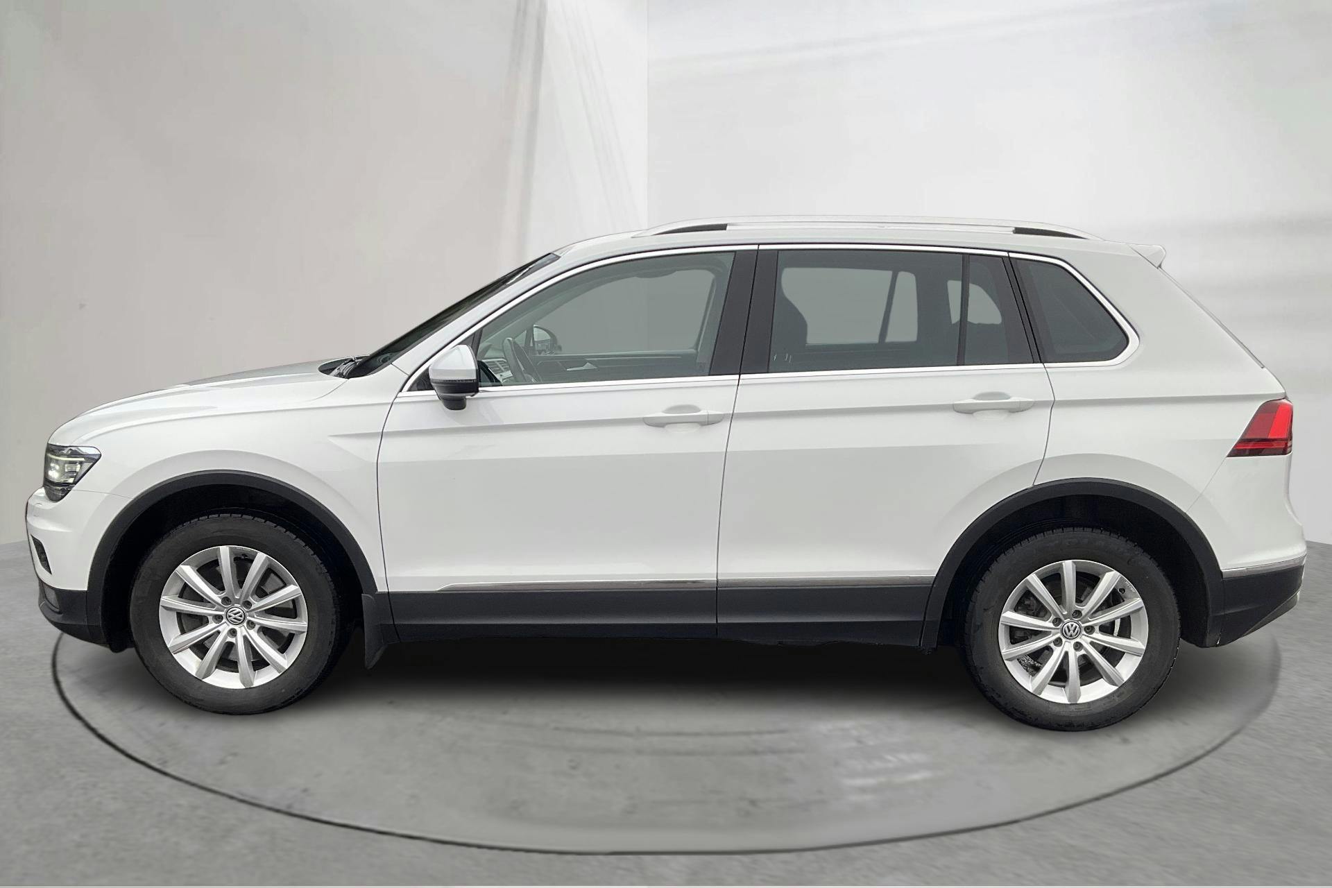 Presentationsfoto 2 av 14: VW Tiguan 2.0 TDI 4MOTION (190hk) - 21 177 mil - Automat - vit - 2018