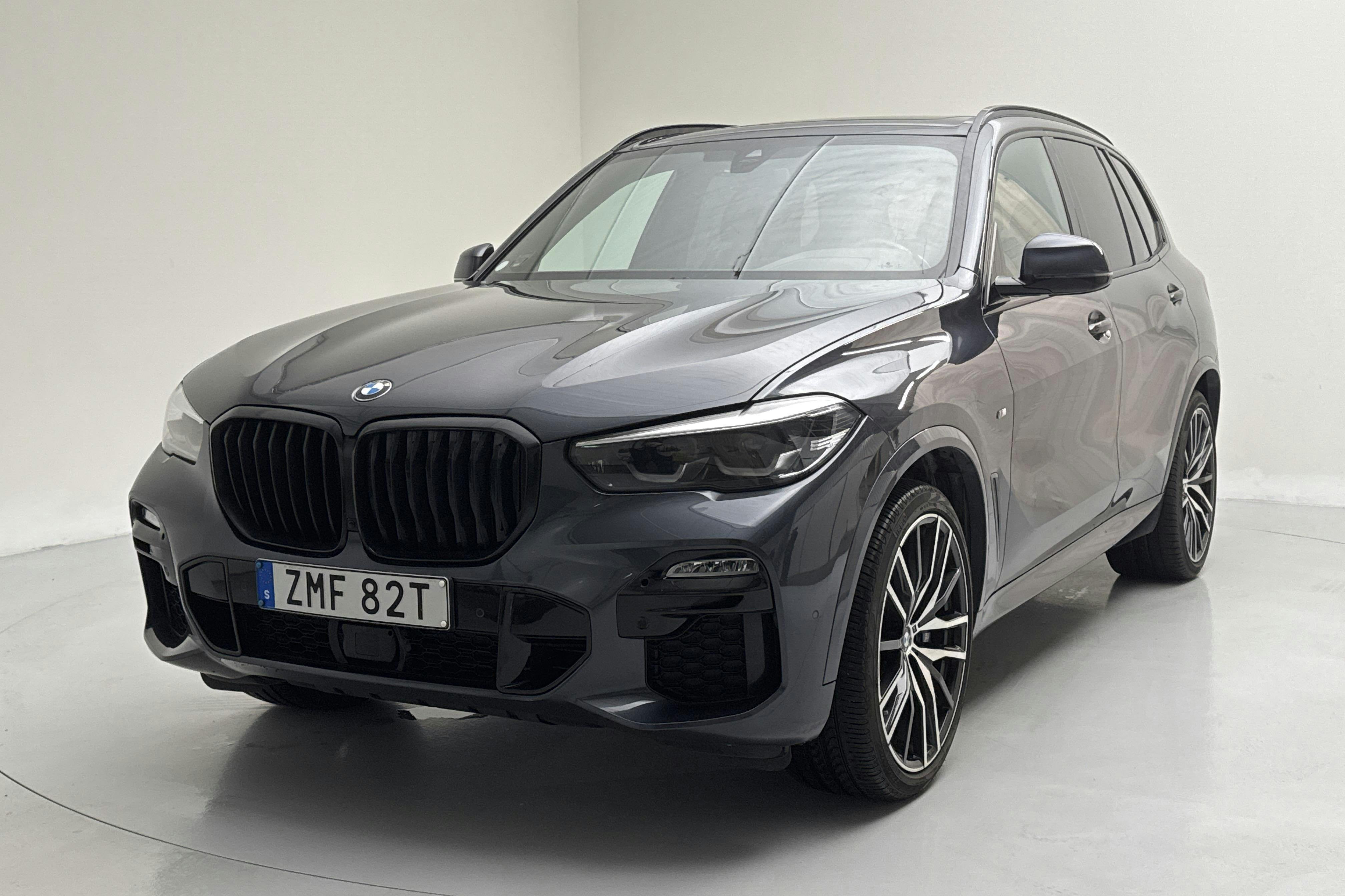 Presentation photo 1 of 21: BMW X5 xDrive30d, G05 (265hk) - 130 110 km - Automatic - gray - 2019