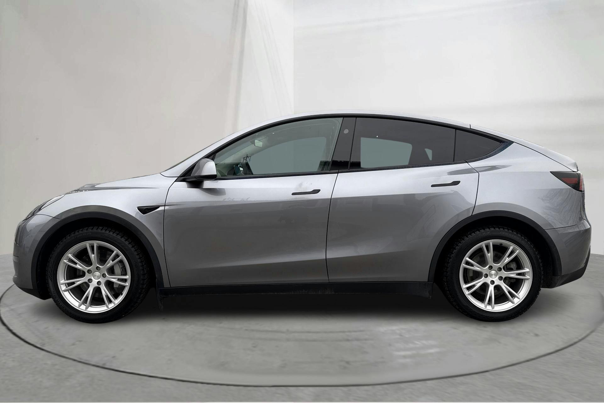 Presentation photo 2 of 21: Tesla Model Y Long Range Dual Motor AWD - 92 870 km - Automatic - gray - 2024