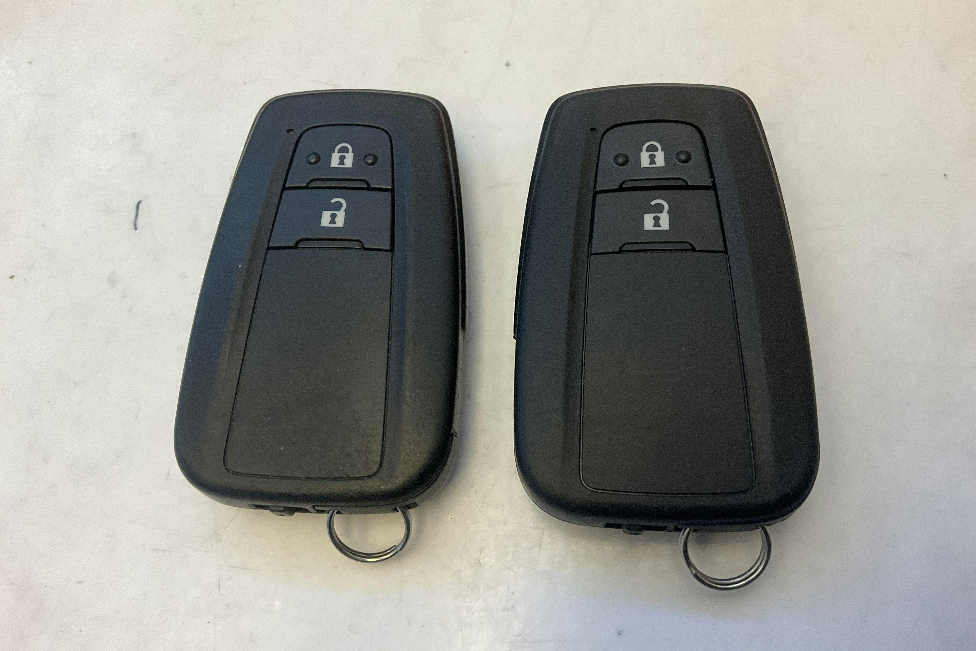 Presentation photo 11 of 11: Toyota C-HR 1.8 HSD (122hk) - 66 260 km - Automatic - white - 2023