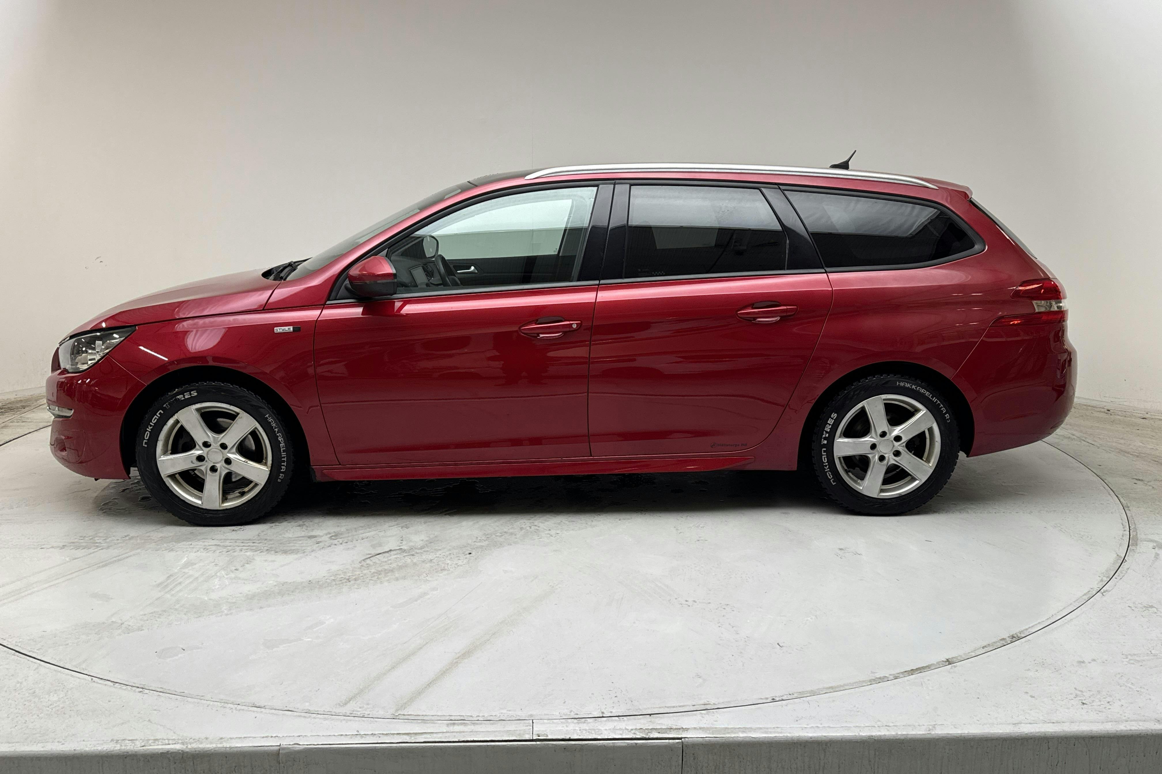 Presentation photo 2 of 14: Peugeot 308 SW PureTech (130hk) - 177 800 km - Automatic - Light Red - 2016