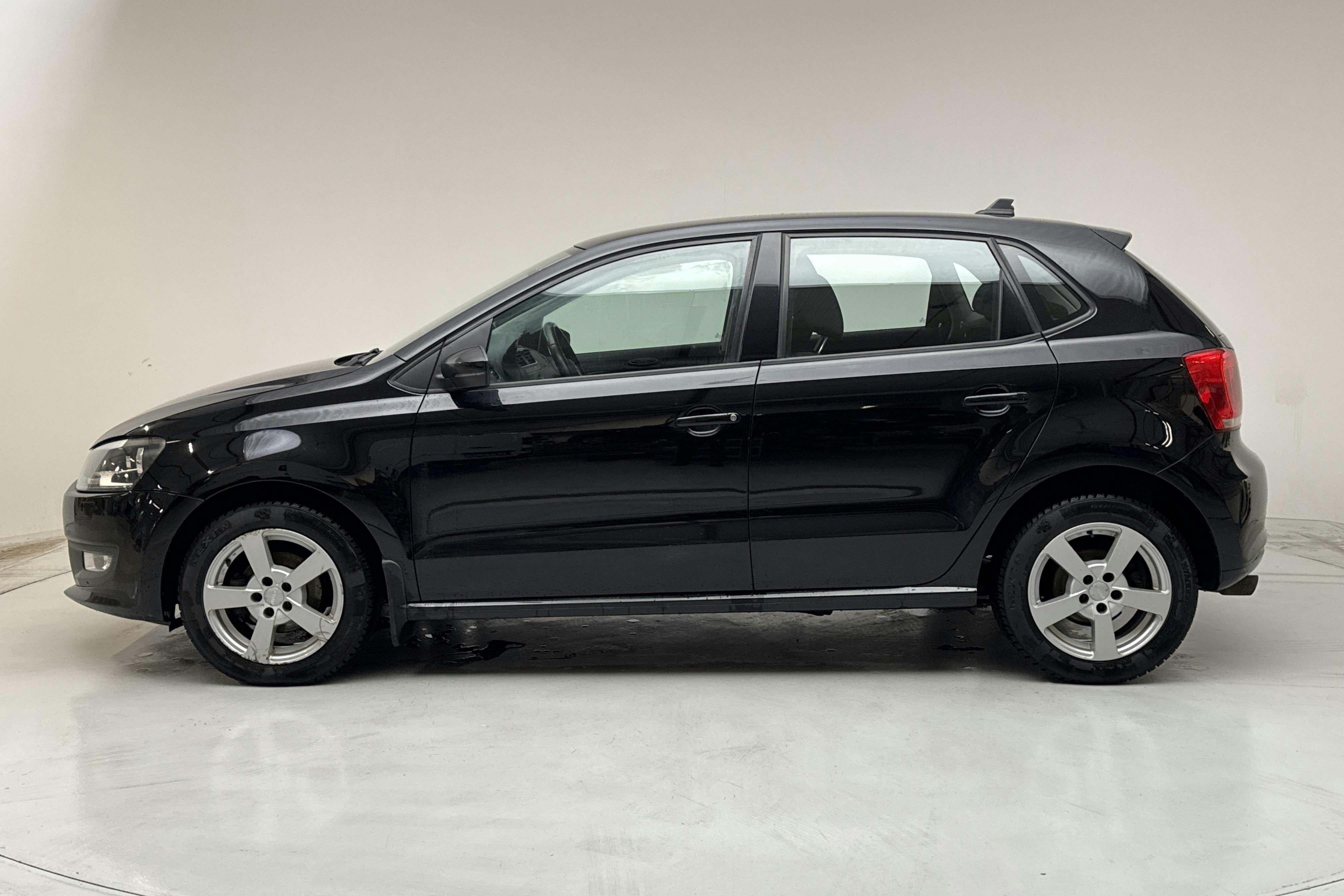 Presentation photo 2 of 13: VW Polo 1.4 5dr (85hk) - 188 480 km - Manual - black - 2014