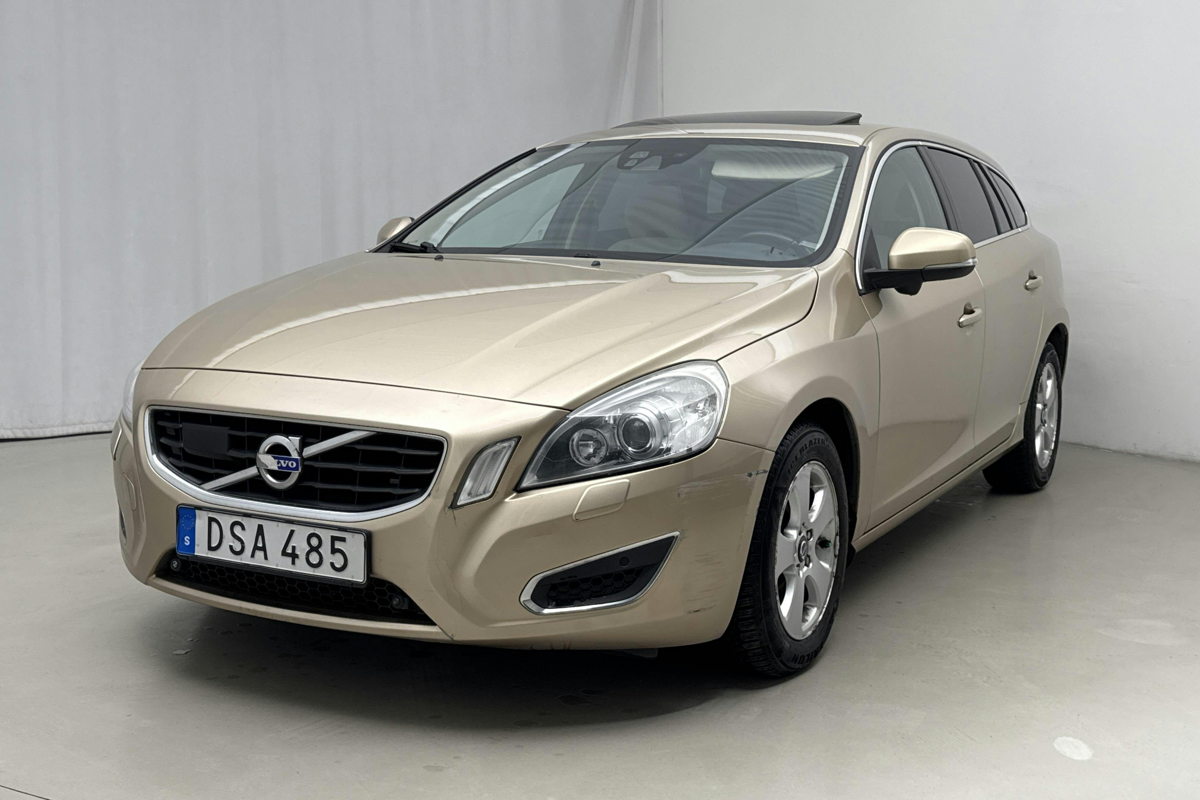 Presentation photo 1 of 18: Volvo V60 T4 (180hk) - 184 160 km - Automatic - Light Brown - 2012