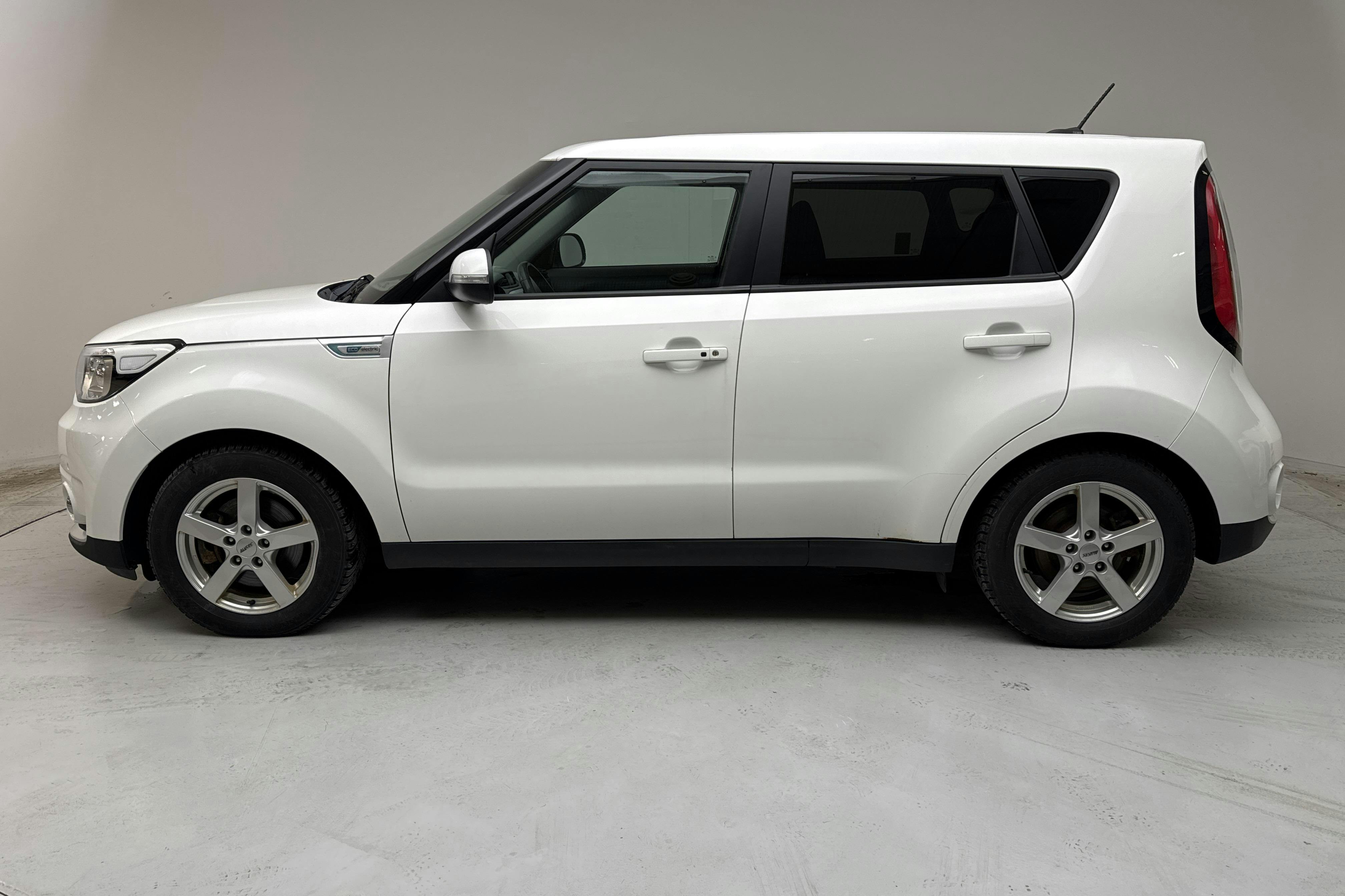 Presentation photo 2 of 15: KIA Soul EV 30kWh (110hk) - 155 420 km - Automatic - white - 2018