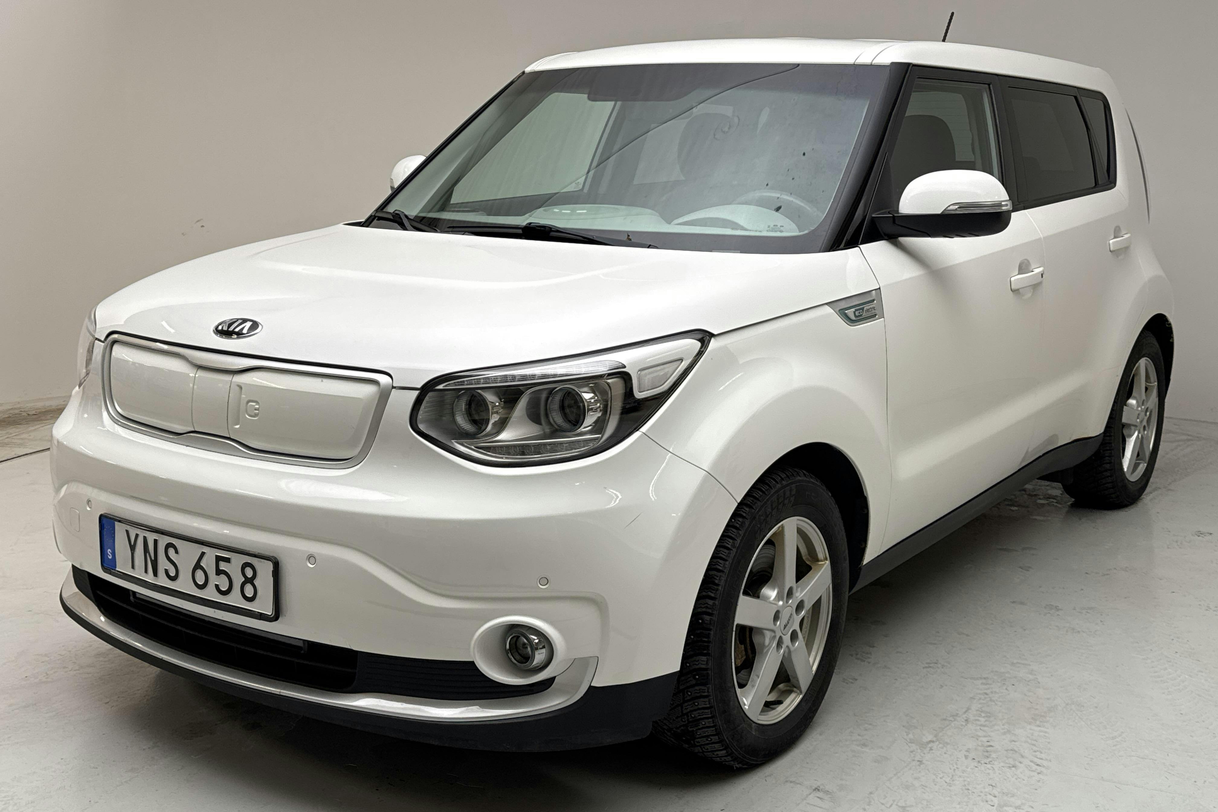 Presentation photo 1 of 15: KIA Soul EV 30kWh (110hk) - 155 420 km - Automatic - white - 2018