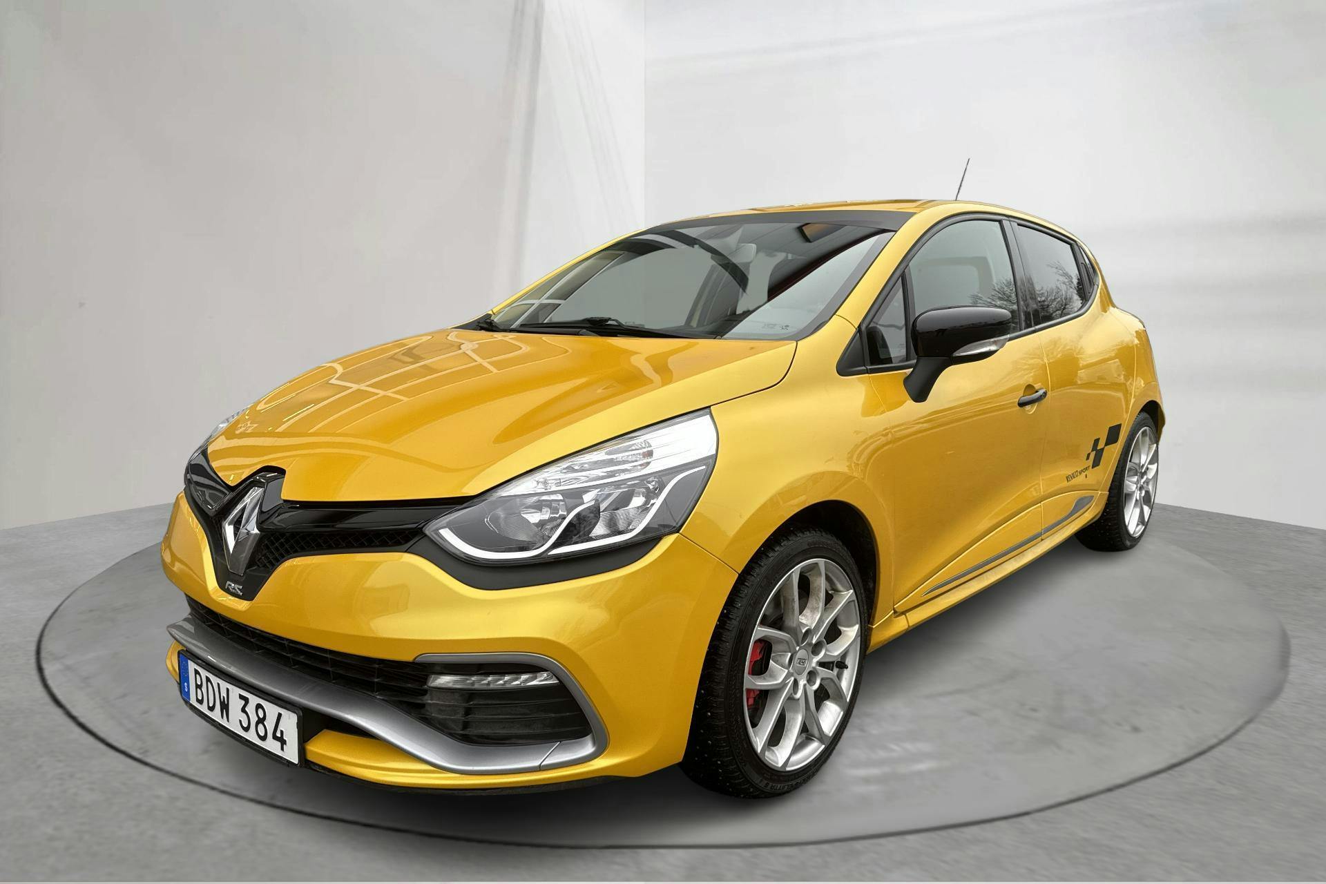 Presentation photo 1 of 18: Renault Clio IV R.S. 200 (200hk) - 47 890 km - Automatic - yellow - 2014