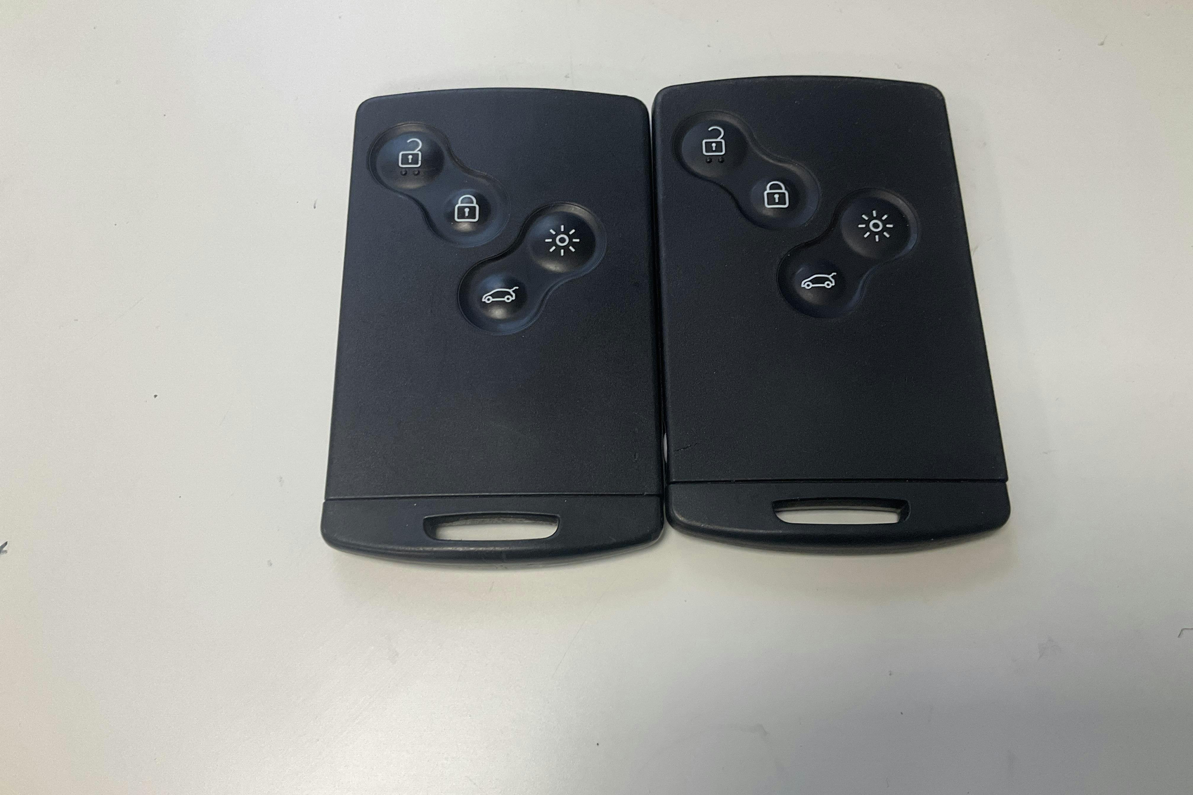 Presentation photo 18 of 18: Renault Clio IV R.S. 200 (200hk) - 47 890 km - Automatic - yellow - 2014