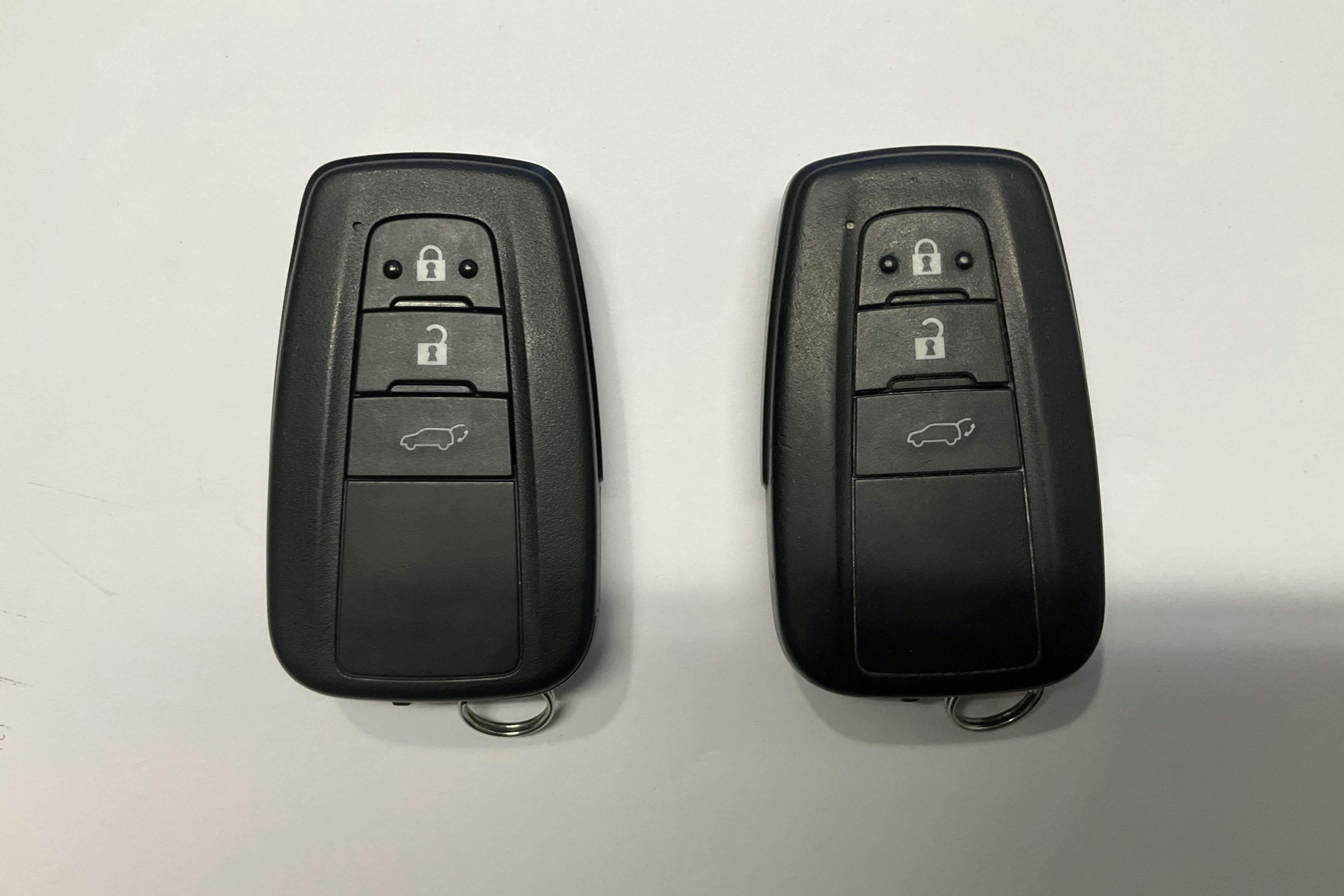 Presentationsfoto 14 av 14: Toyota RAV4 2.5 HSD AWD (222hk) - 3 628 mil - Automat - grå - 2021