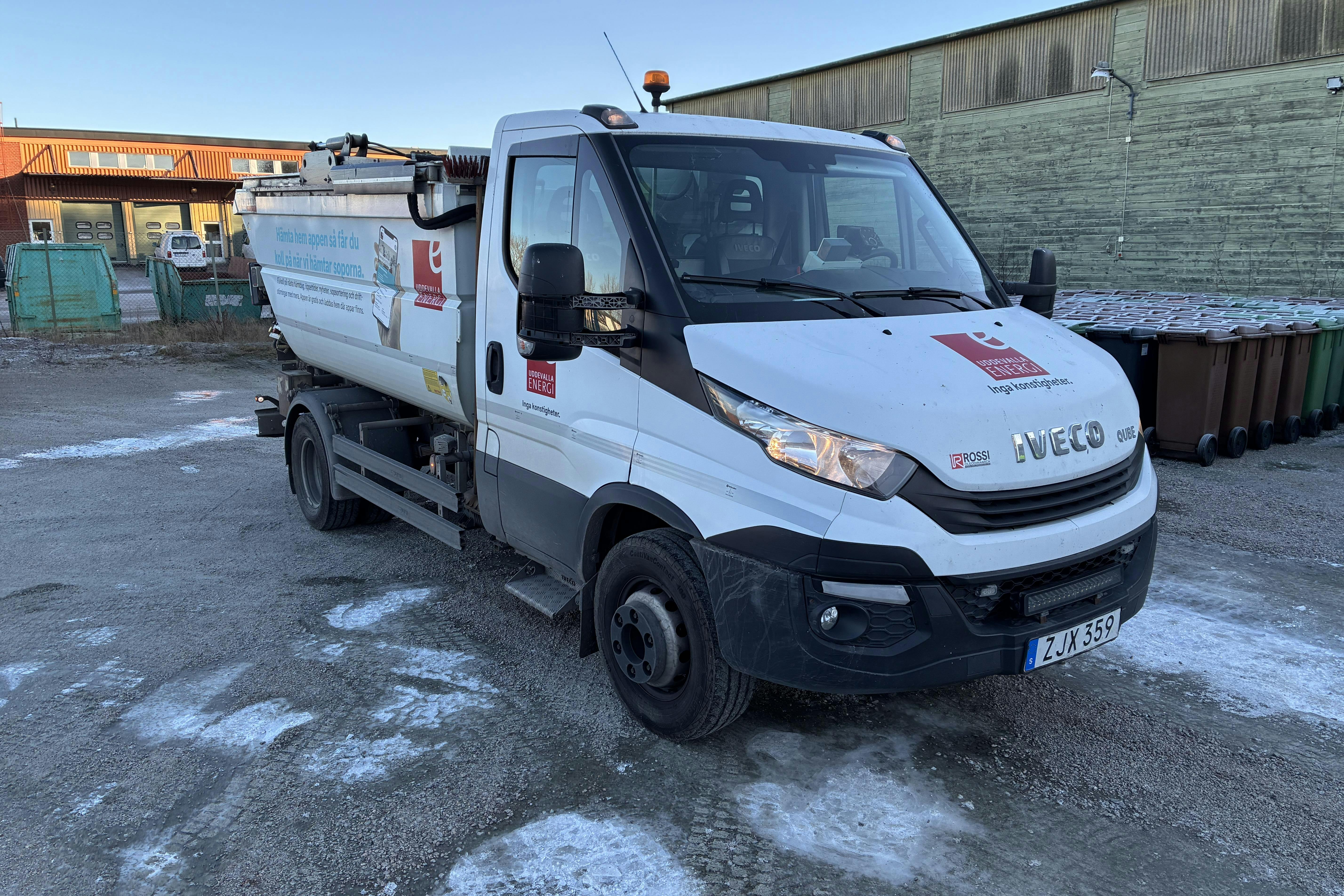 Presentation photo 2 of 46: IVECO DAILY 70C18H - 116 918 km - Manual - white - 2018