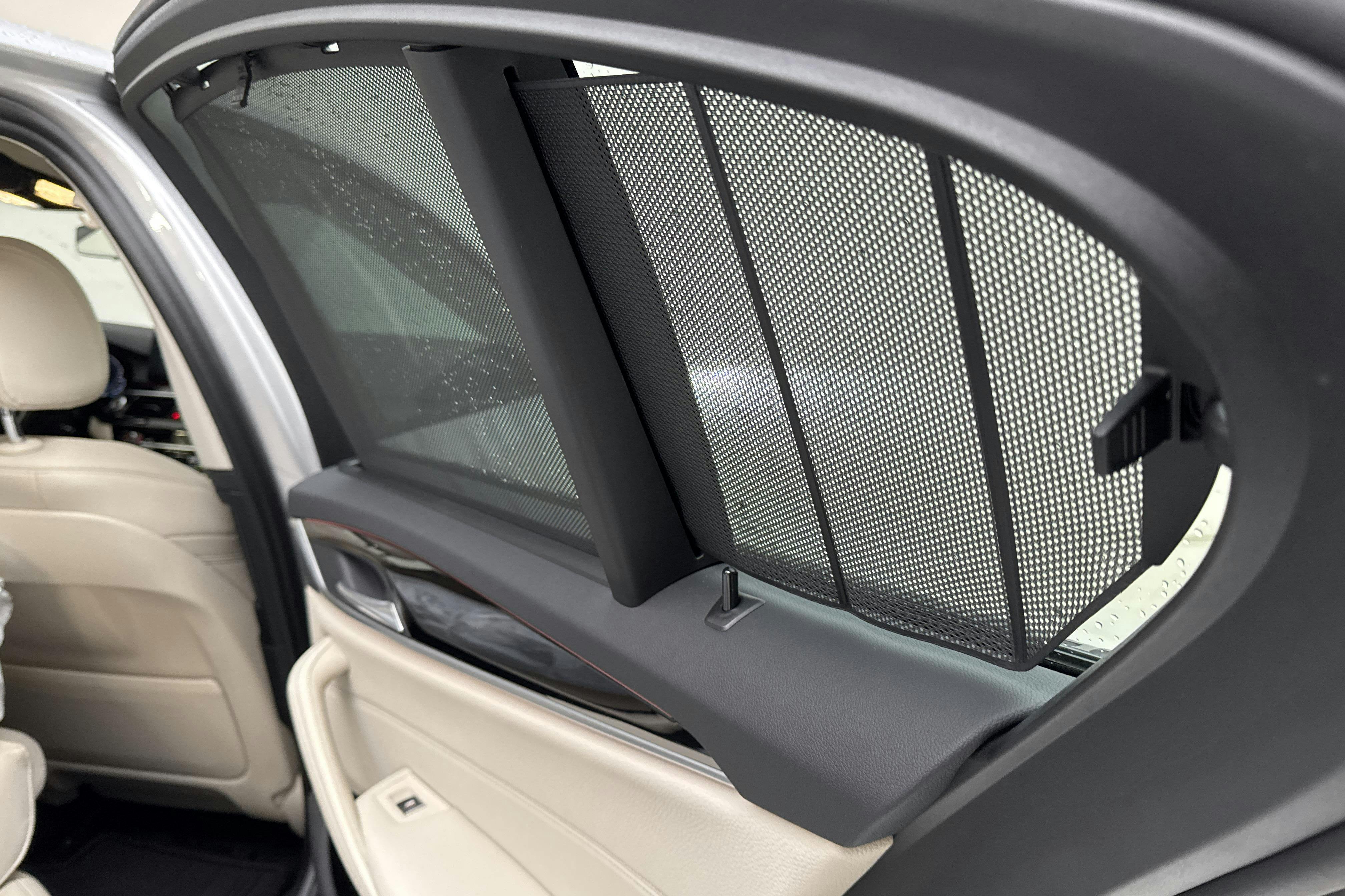 Presentationsfoto 25 av 25: BMW 530e iPerformance Sedan, G30 12kWh (252hk) - 9 566 mil - Automat - silver - 2020