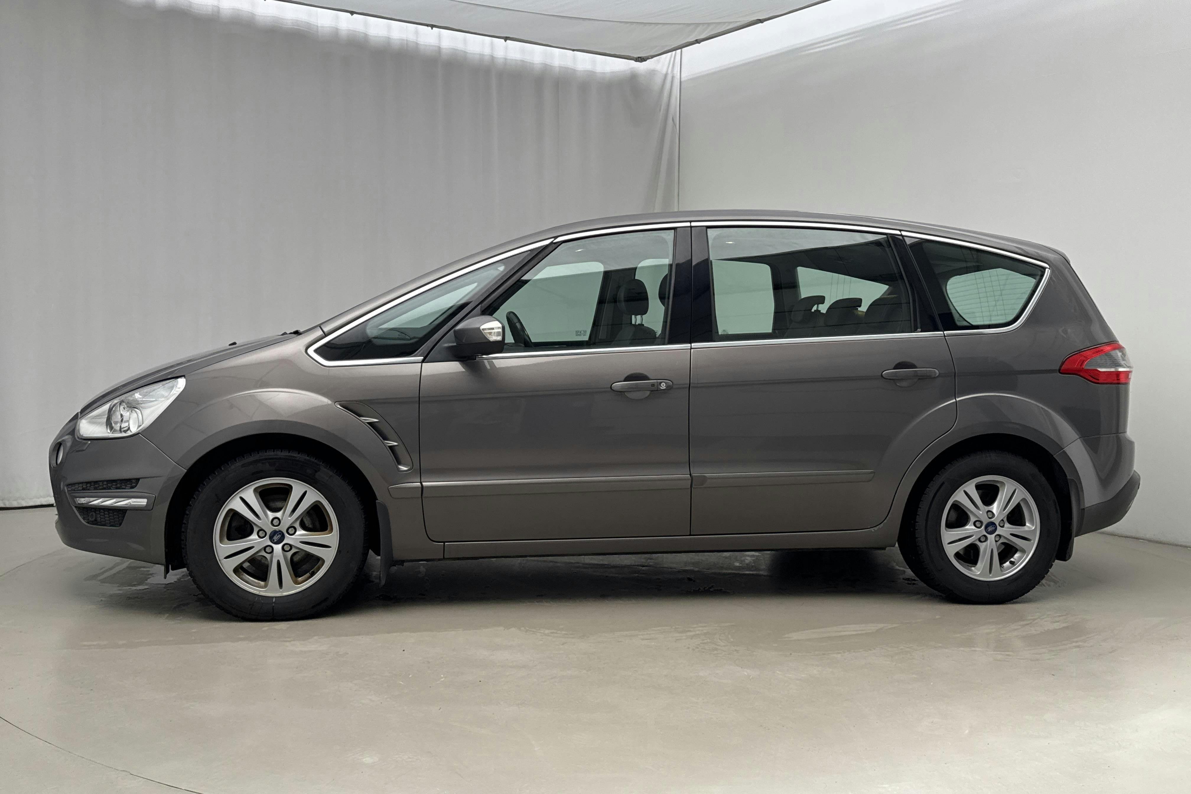 Esittelykuva 2 osoitteesta 22: Ford S-MAX 2.0 Duratorq TDCi (163hk) - 143 860 km - Automaattinen - ruskea - 2013