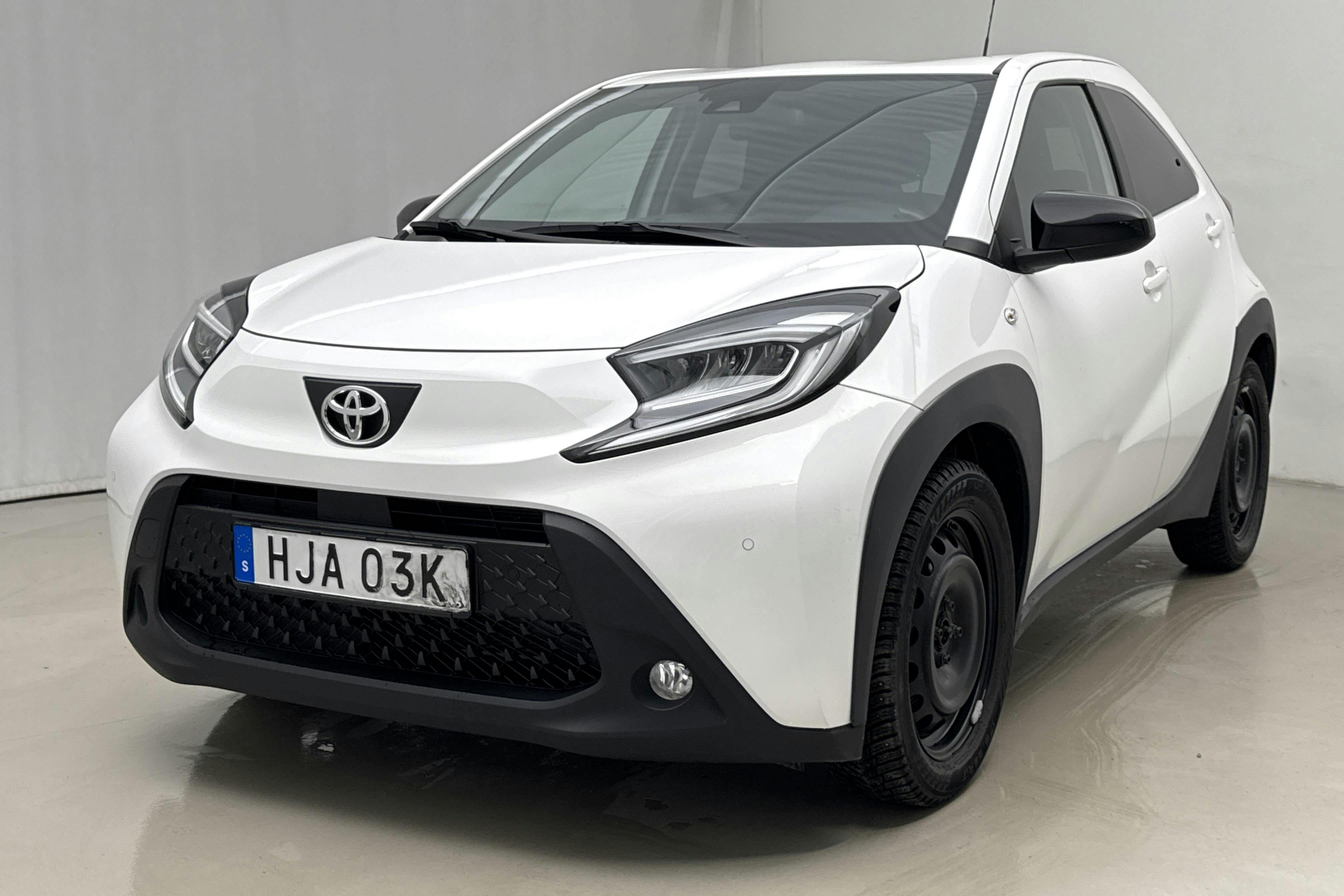 Presentation photo 1 of 16: Toyota Aygo X 1.0 5dr (72hk) - 74 990 km - Automatic - white - 2022