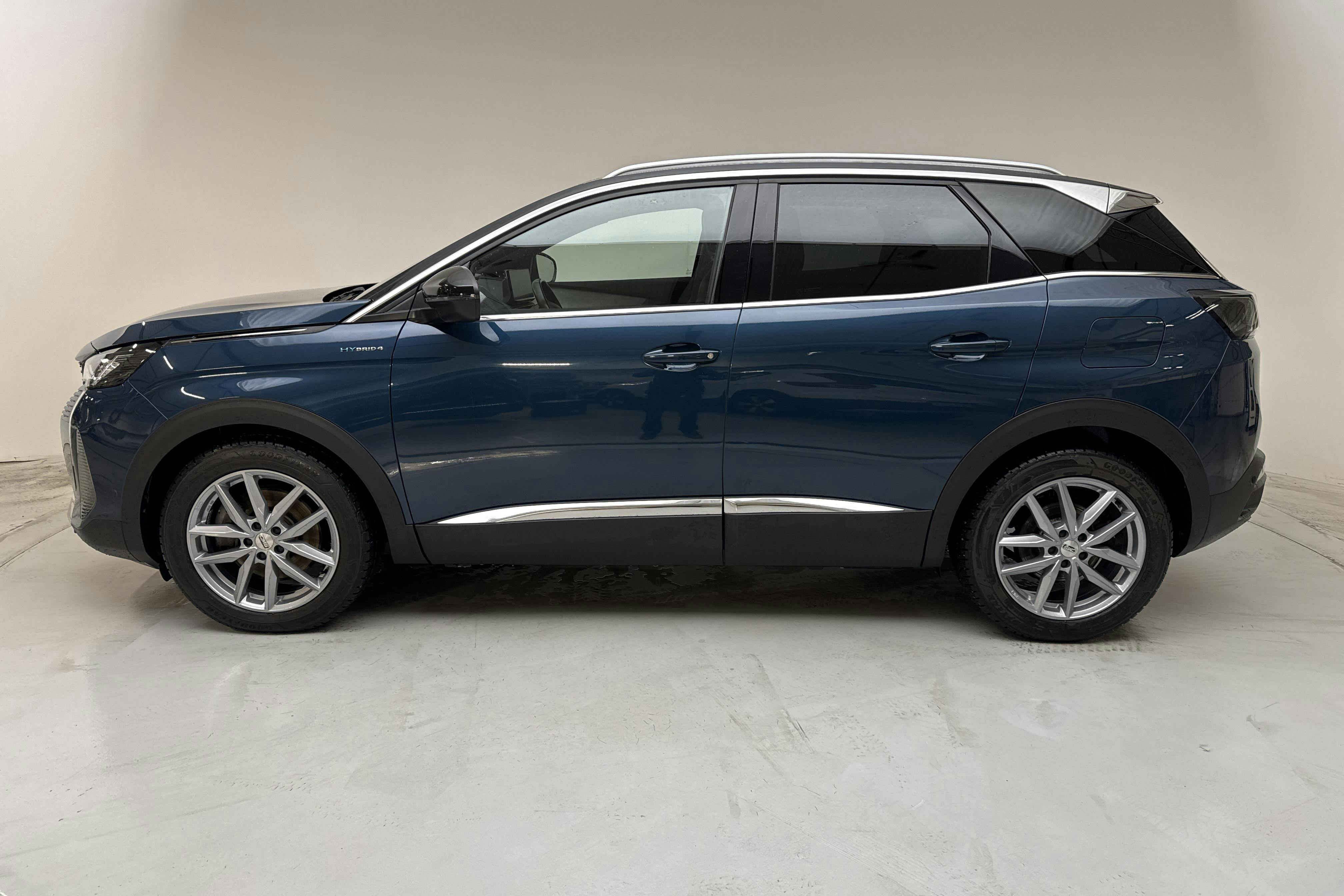 Præsentationsfoto 2 af 17: Peugeot 3008 1.6 Plug-in Hybrid 4 (300hk) - 104 700 kilometer - Salgsautomat - Blå farve - 2021