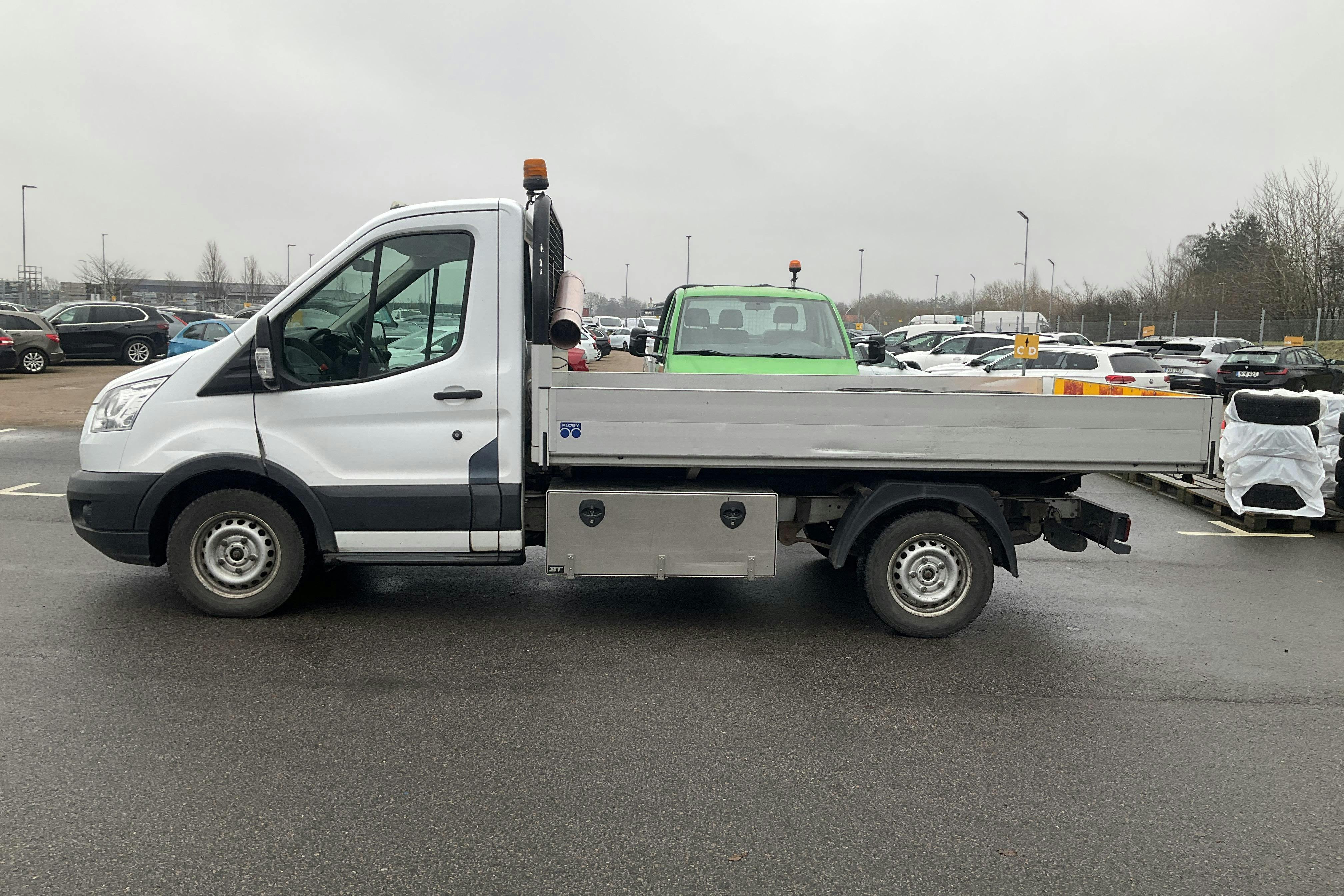 Presentation photo 2 of 11: Ford Transit Chassi 310 2.2 TDCi 2WD (125hk) - 151 260 km - Manual - white - 2015