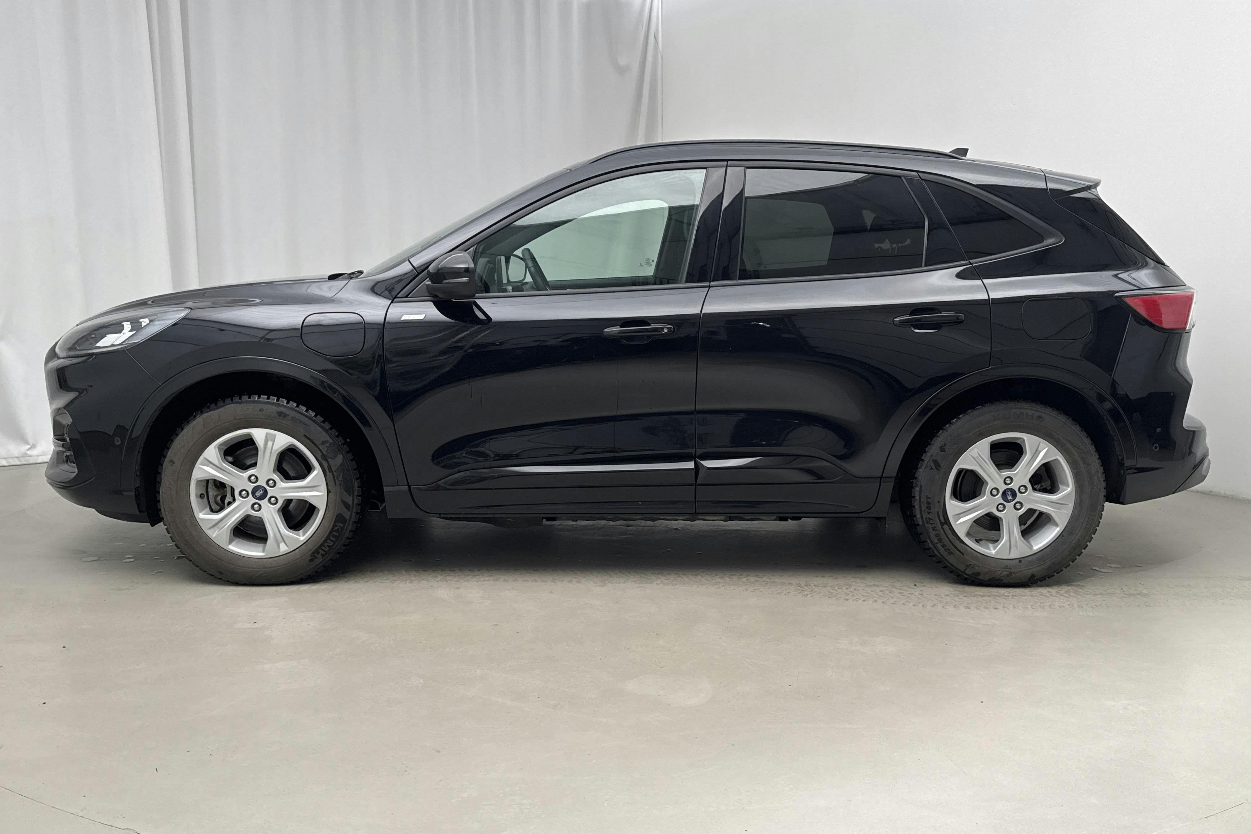 Esittelykuva 2 osoitteesta 17: Ford Kuga 2.5 PHEV (225hk) - 56 480 km - Automaattinen - musta - 2021