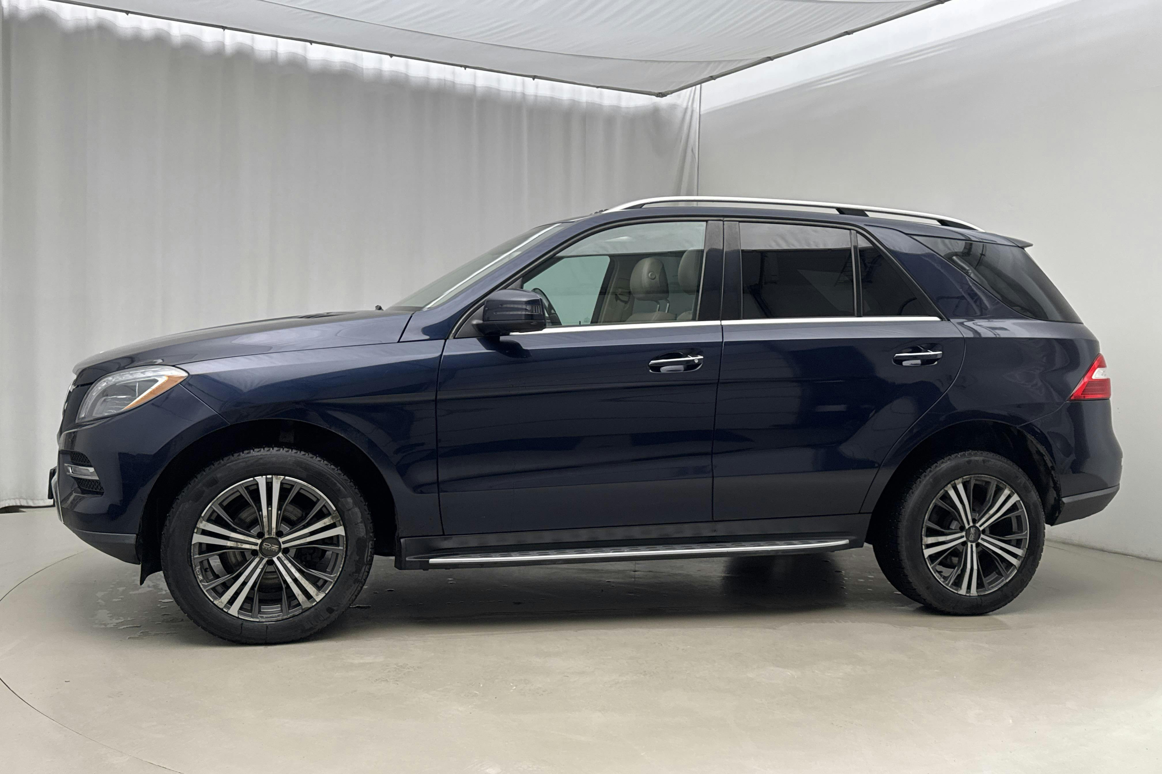 Presentation photo 2 of 20: Mercedes ML 350 CDI BlueTEC W166 (258hk) - 176 880 km - Automatic - Dark Blue - 2013
