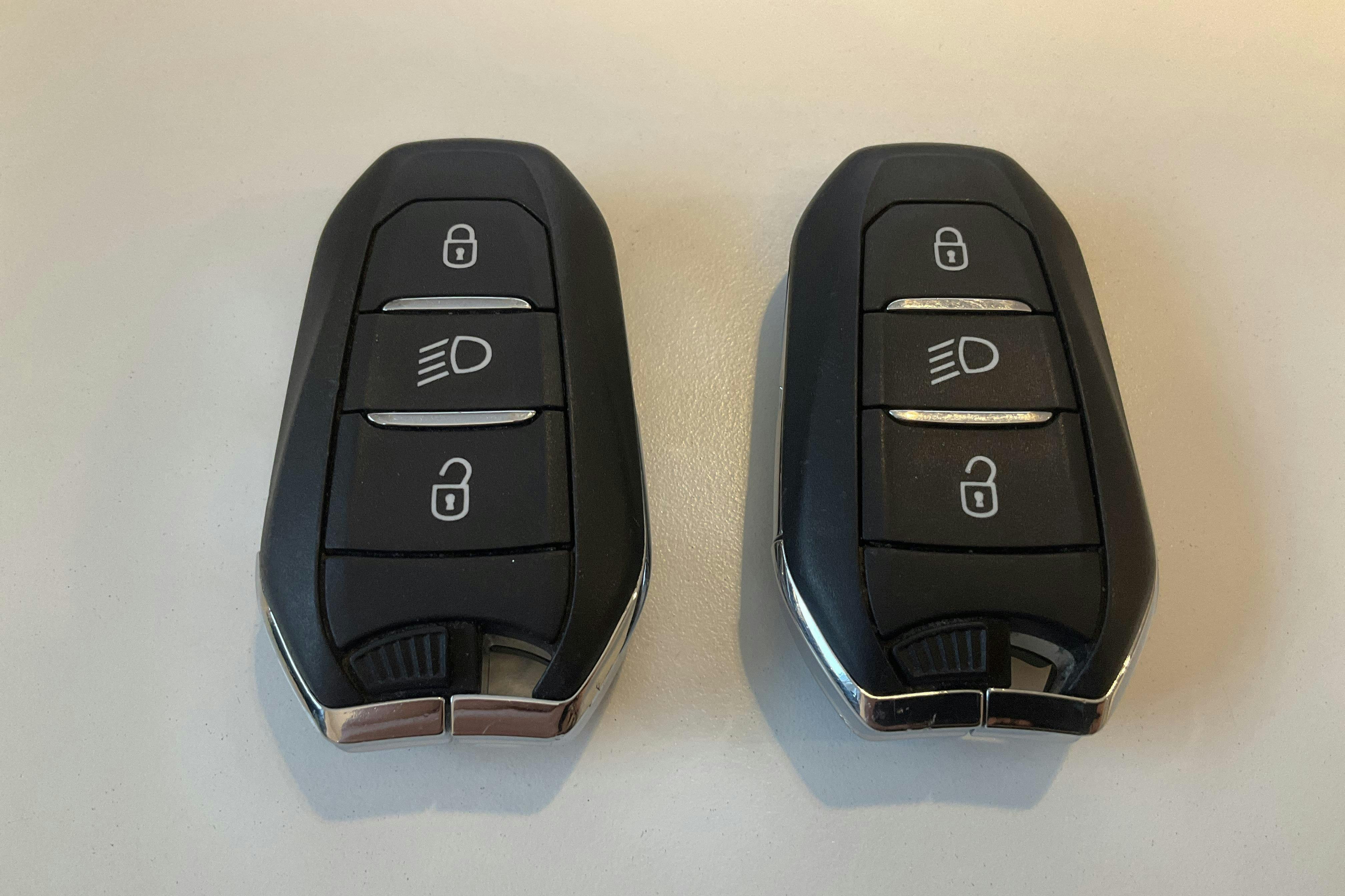 Presentationsfoto 18 av 18: Peugeot 3008 1.6 Plug-in Hybrid (225hk) - 4 380 mil - Automat - svart - 2022