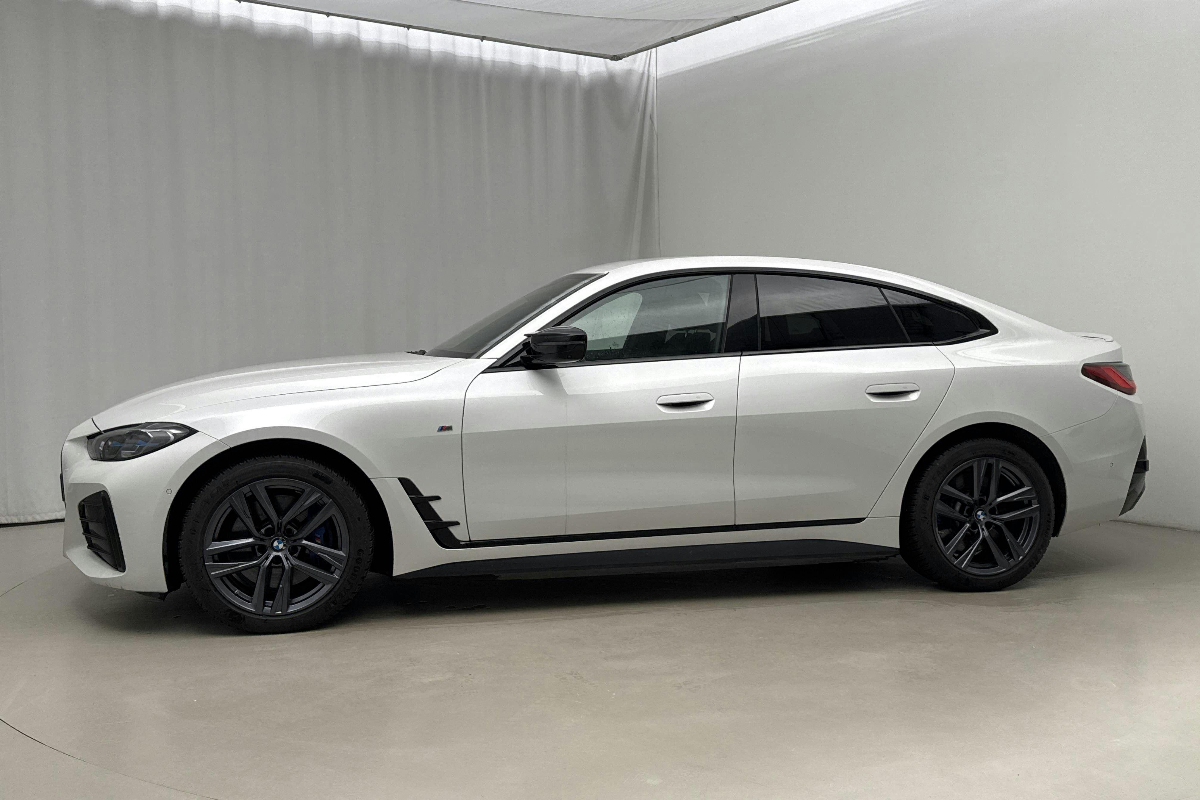 Esitlusfoto 2 aadressil 26: BMW i4 M50 xDrive, G26 (523hk) - 60 290 km - Automaatne - valge - 2024