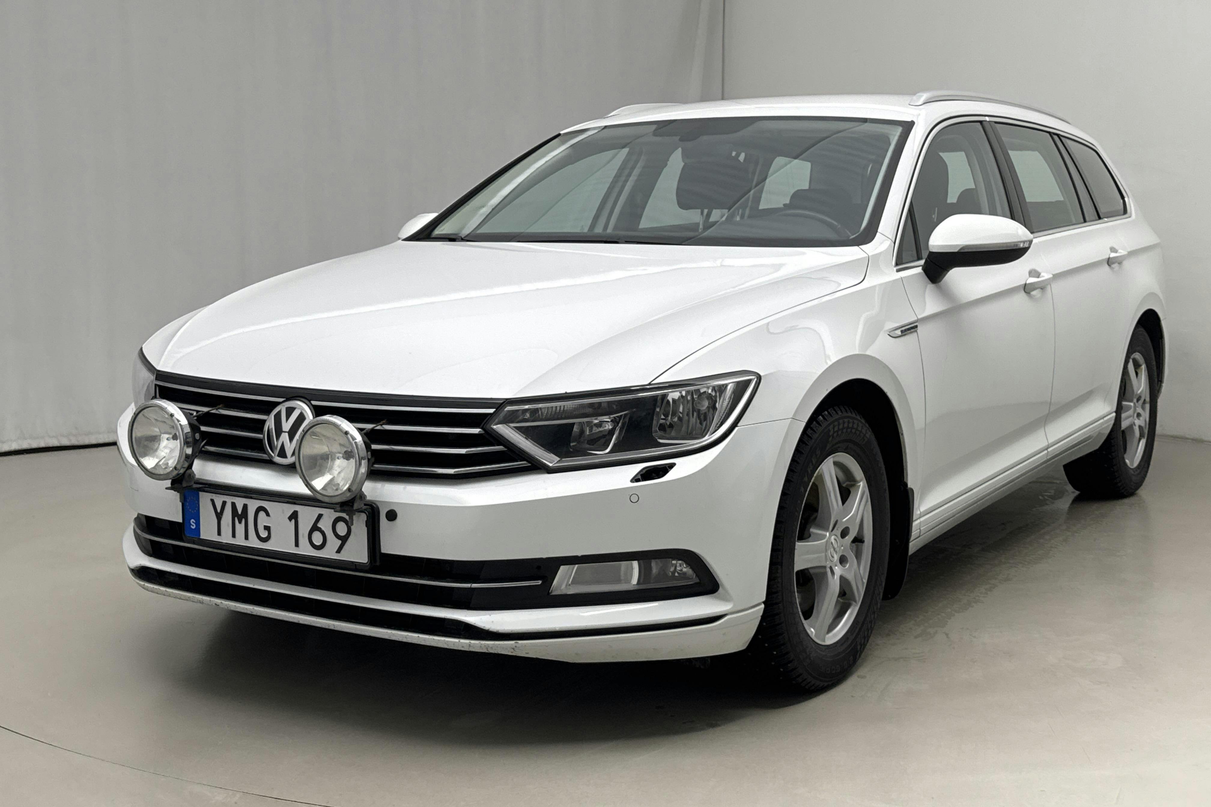 Presentation photo 1 of 17: VW Passat 2.0 TDI Sportscombi (150hk) - 140 060 km - Manual - white - 2017