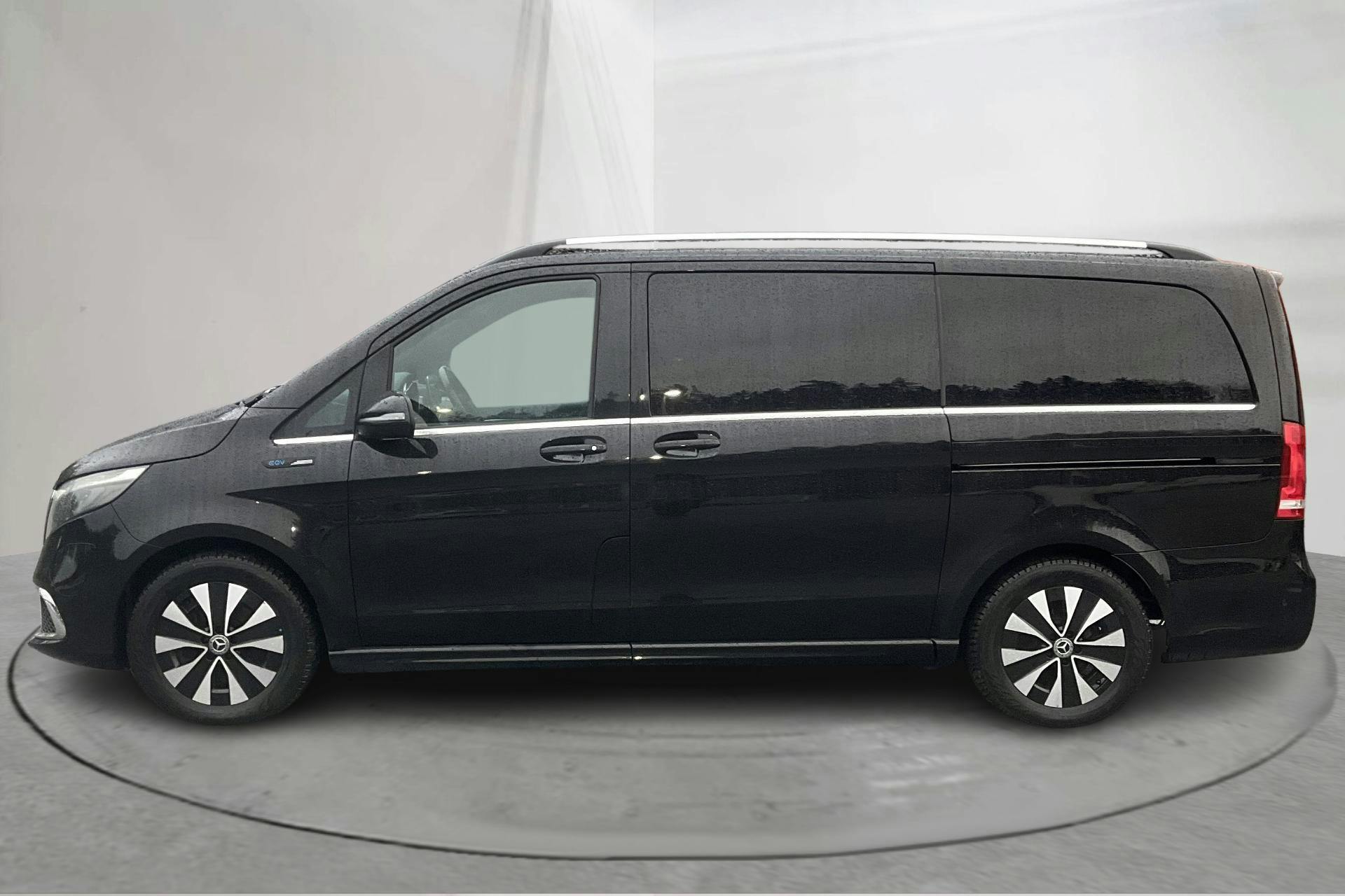 Zdjęcie prezentacyjne 2 z 17: Mercedes EQV 300 (204hk) - 108 690 km - Automatyczna - czarny - 2021