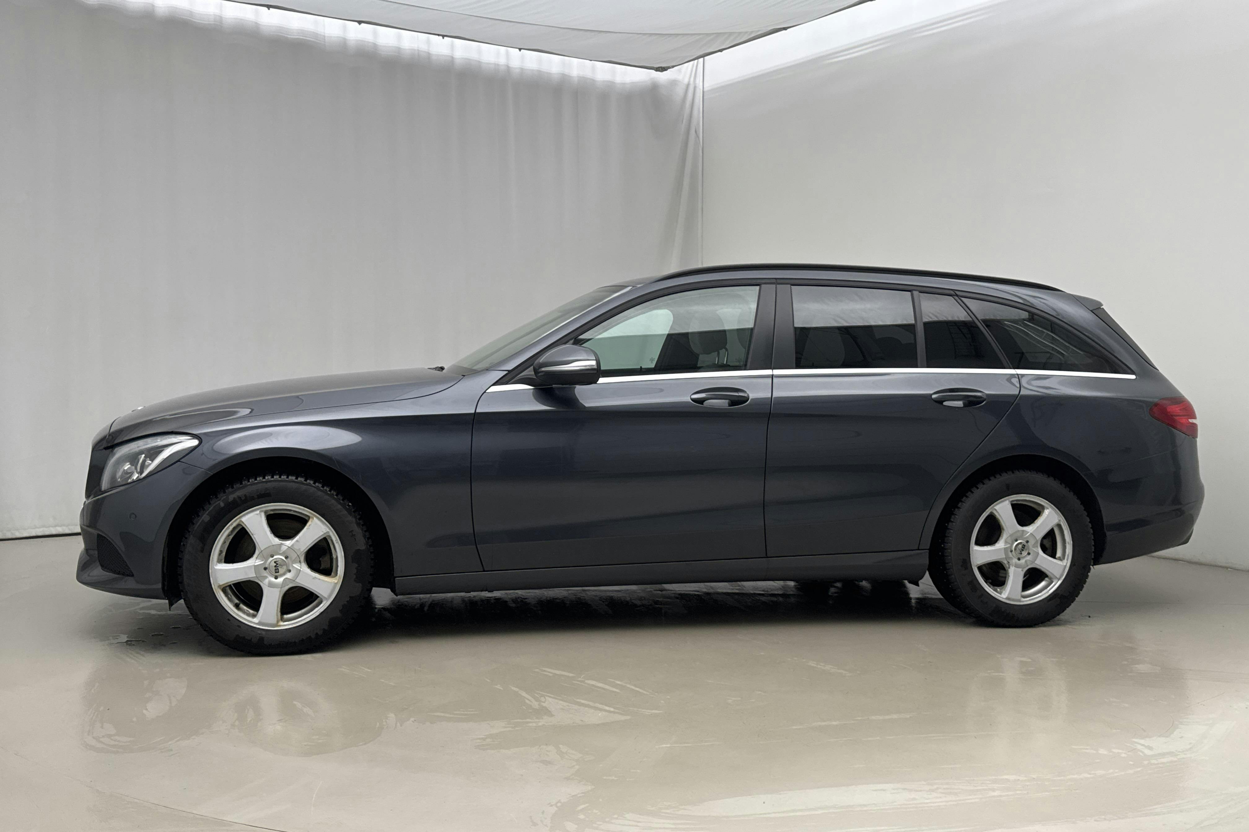 Presentationsfoto 2 av 19: Mercedes C 220 BlueTEC Kombi S205 (170hk) - 16 845 mil - Automat - Dark Grey - 2015